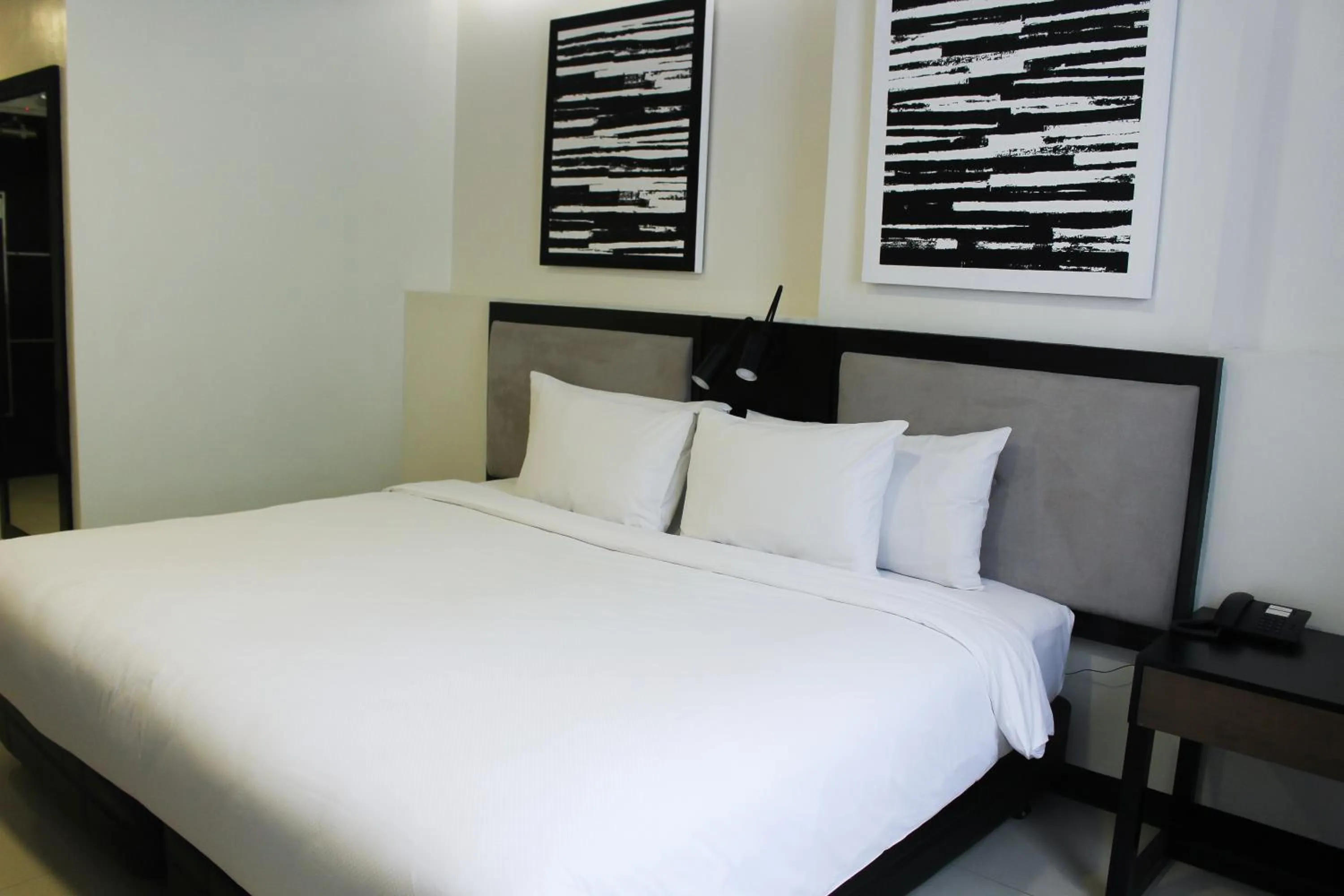 Bed in Summit Hotel Magnolia