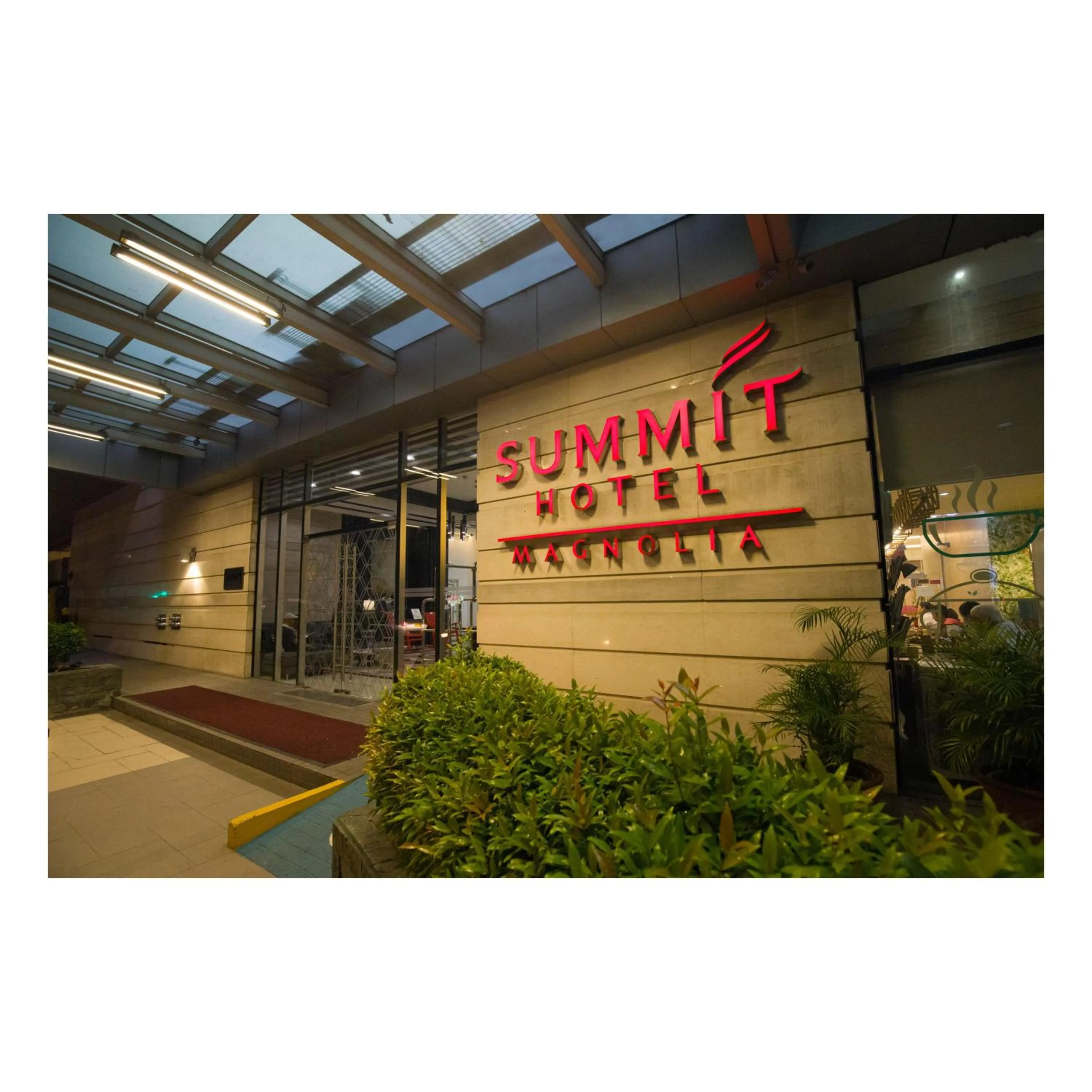 Facade/entrance in Summit Hotel Magnolia