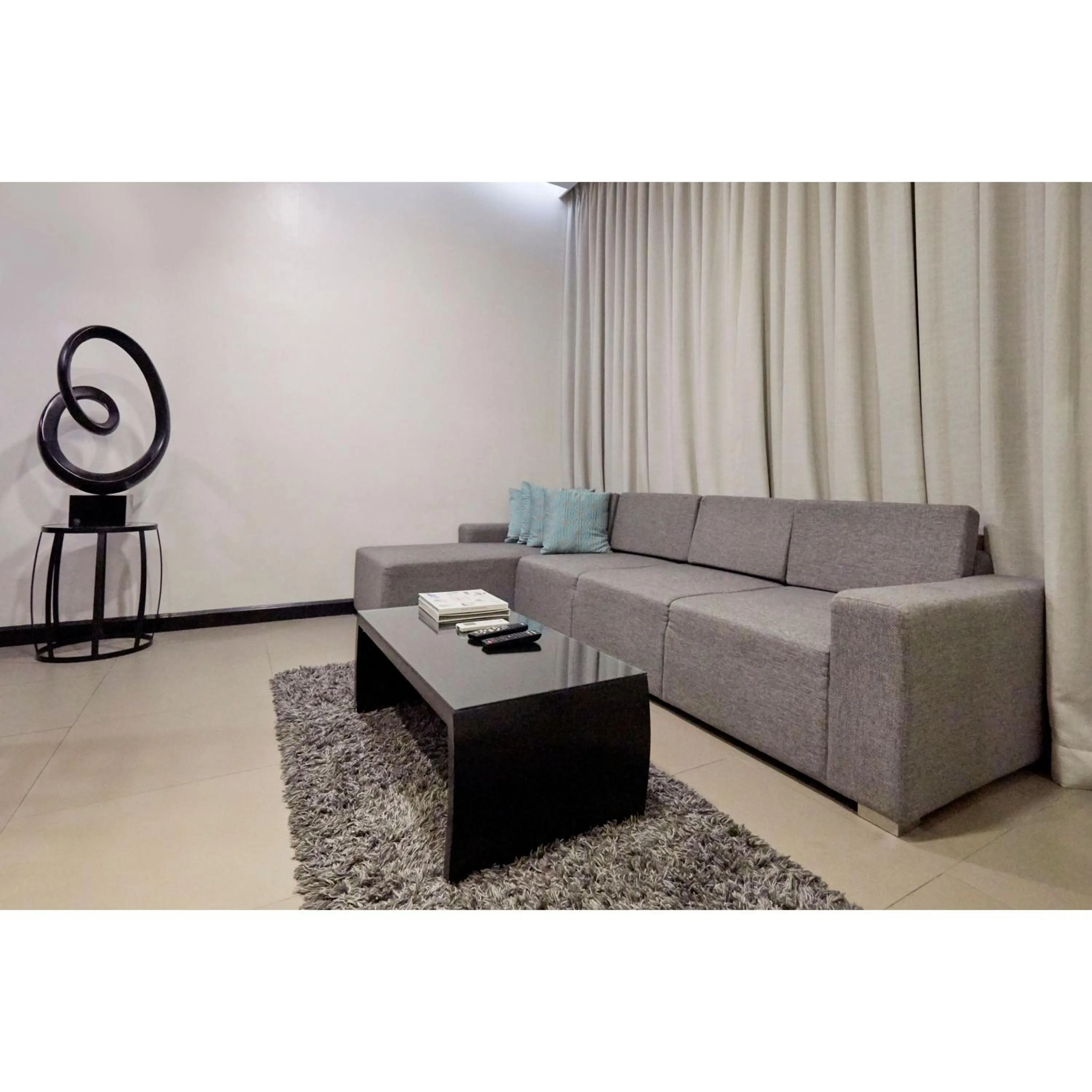 Living room in Summit Hotel Magnolia