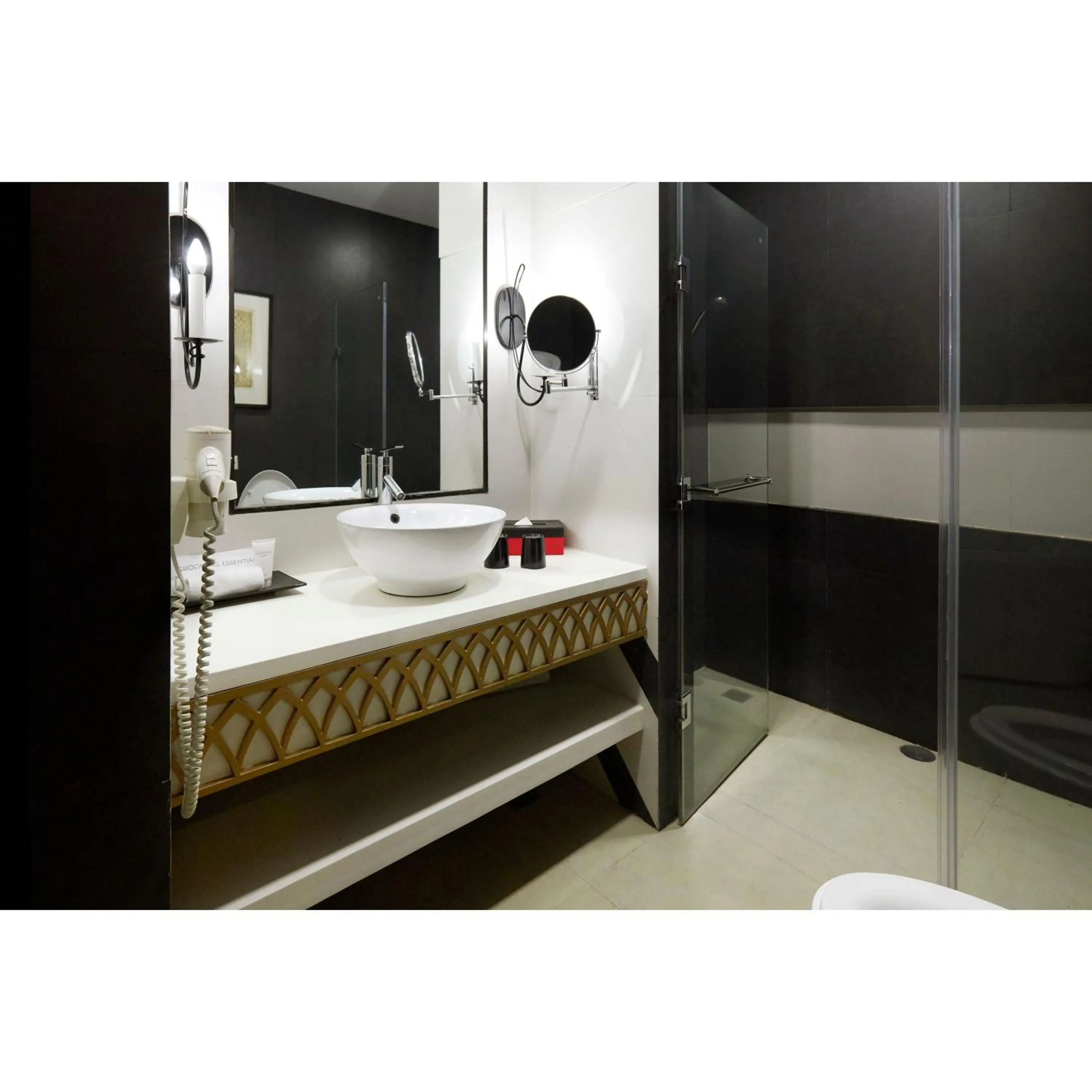 Bathroom in Summit Hotel Magnolia