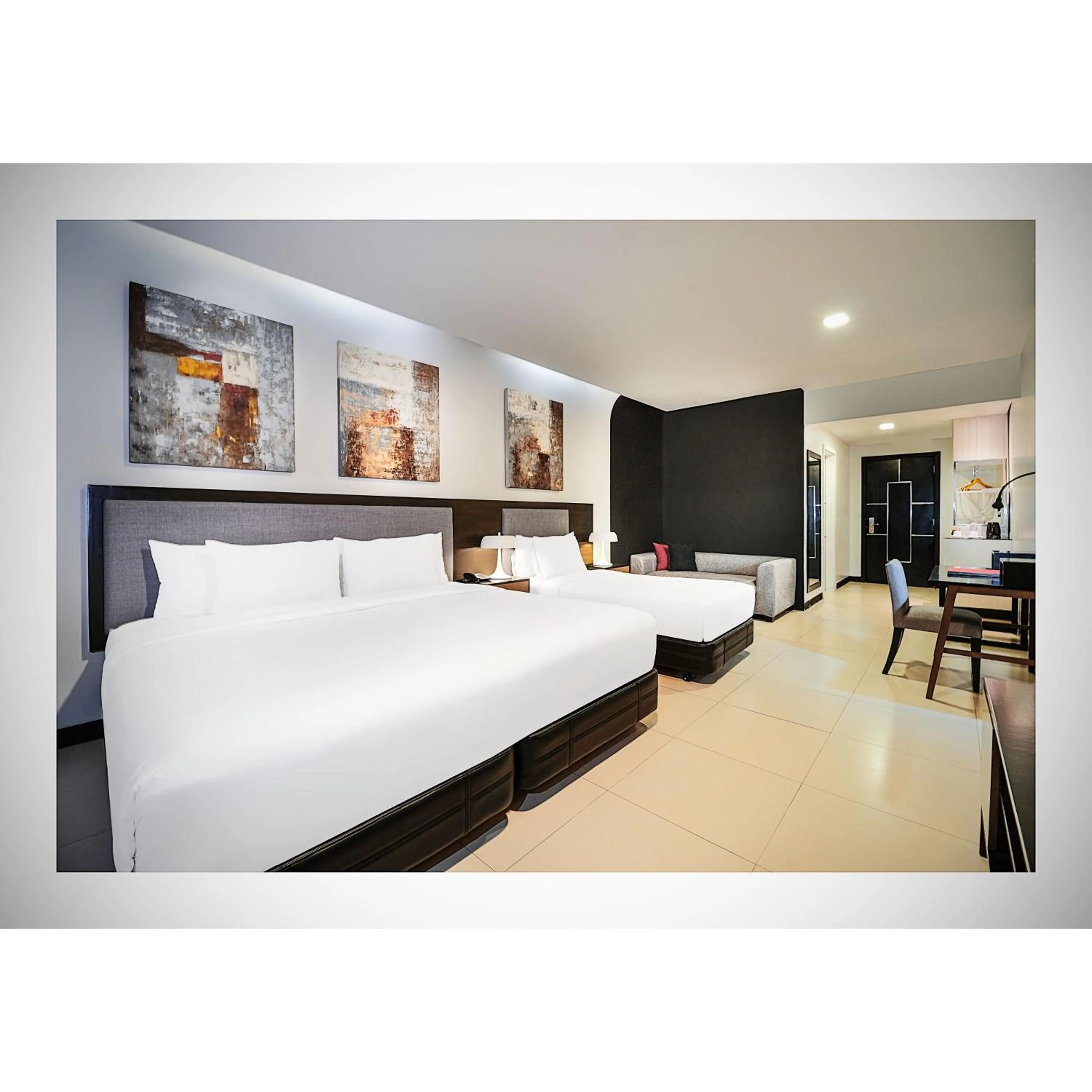 Photo of the whole room, Bed in Summit Hotel Magnolia