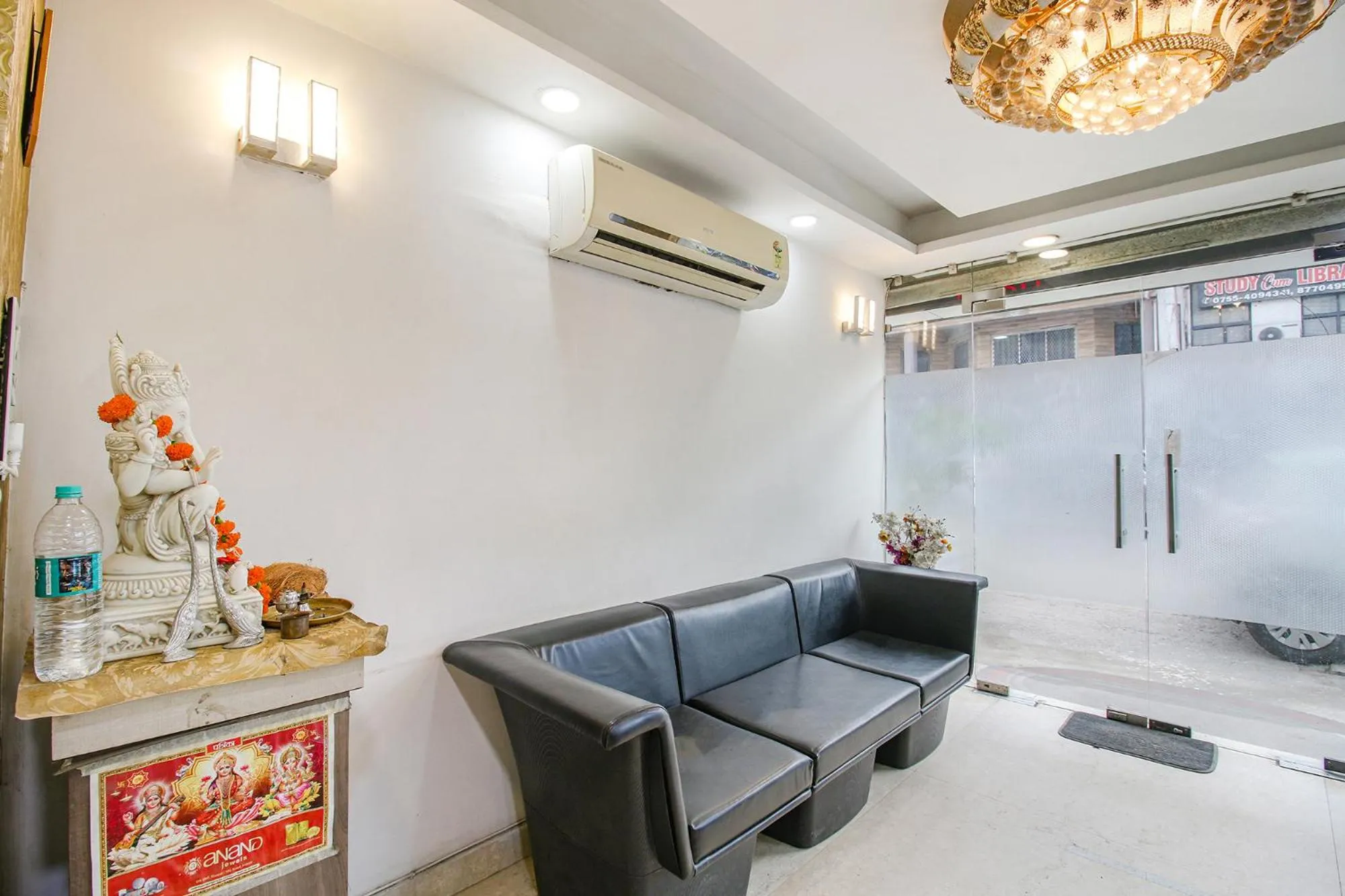 Seating area in FabHotel Smriti Star