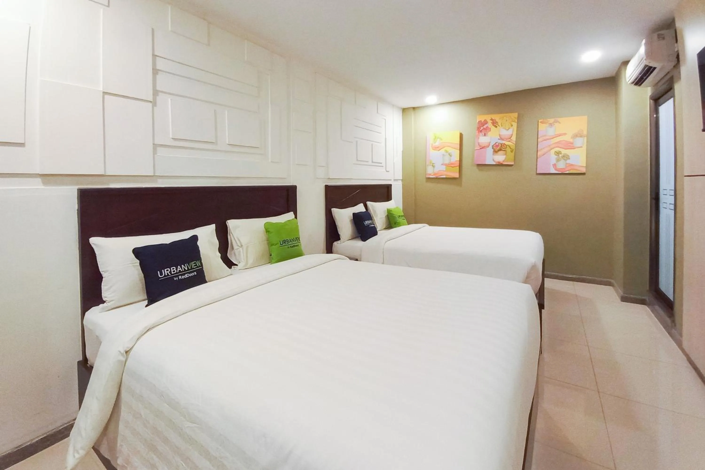 Bedroom, Bed in Urbanview Hotel X Ten Harbour Bay Batam