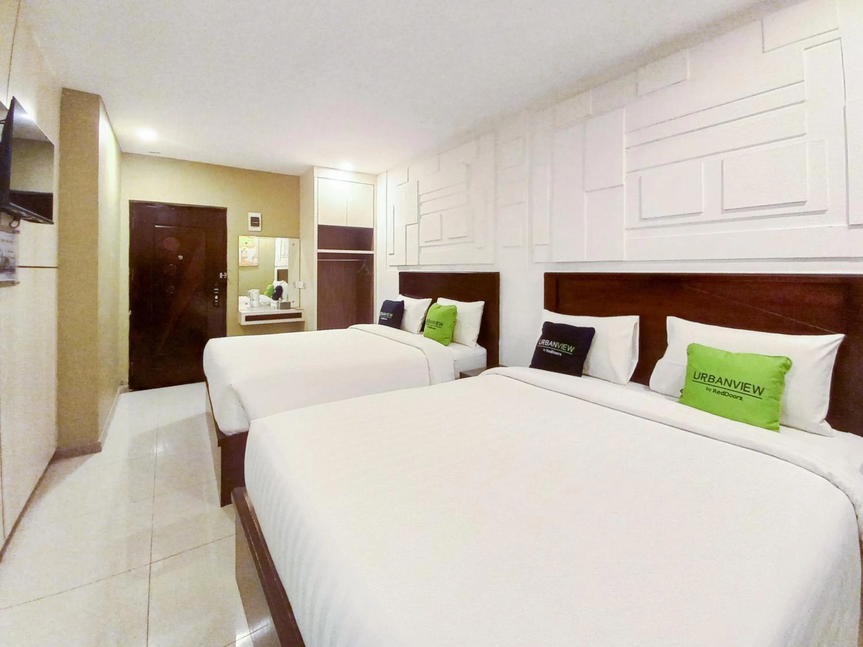 Bedroom, Bed in Urbanview Hotel X Ten Harbour Bay Batam