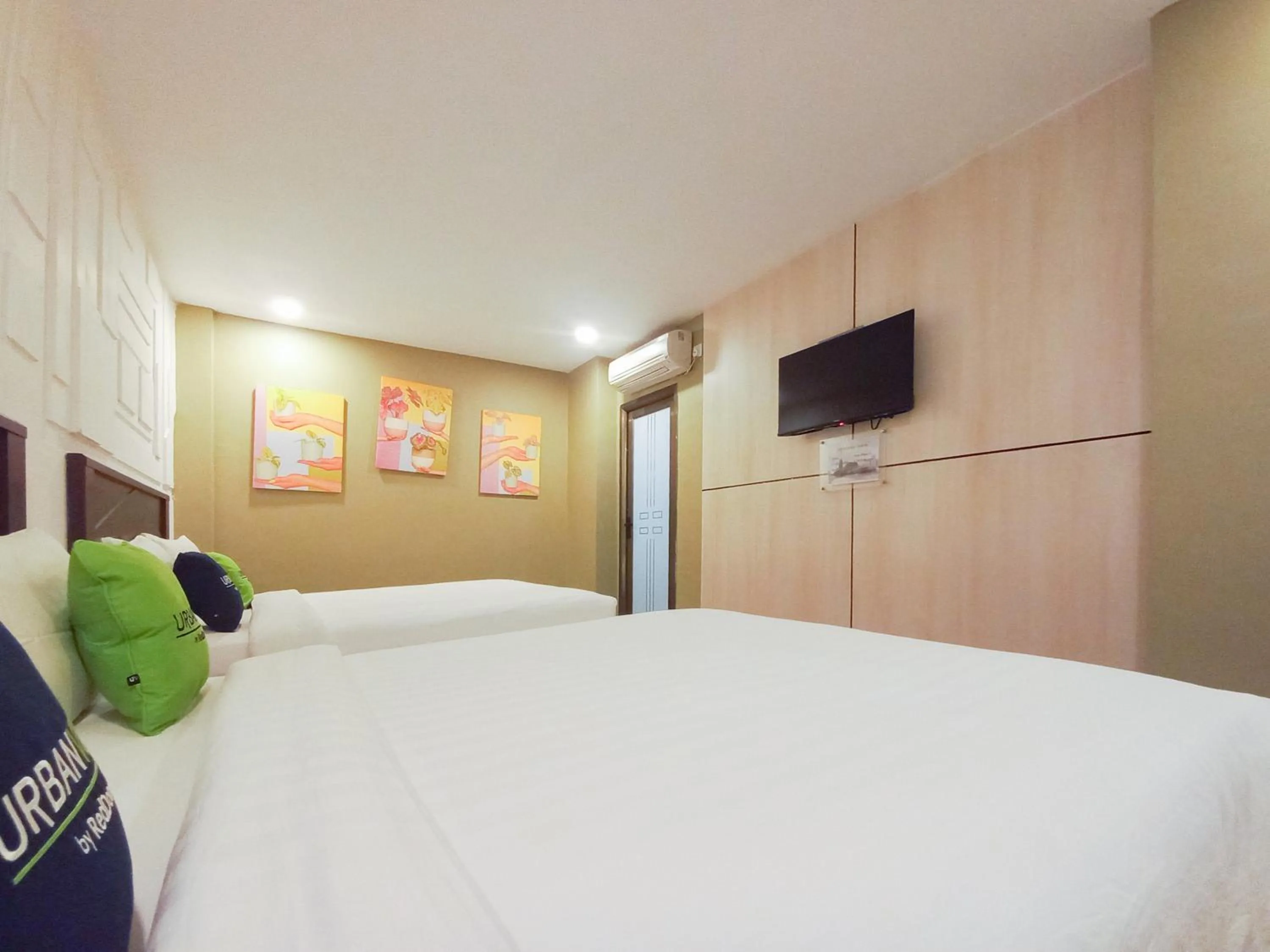 Bedroom, Bed in Urbanview Hotel X Ten Harbour Bay Batam