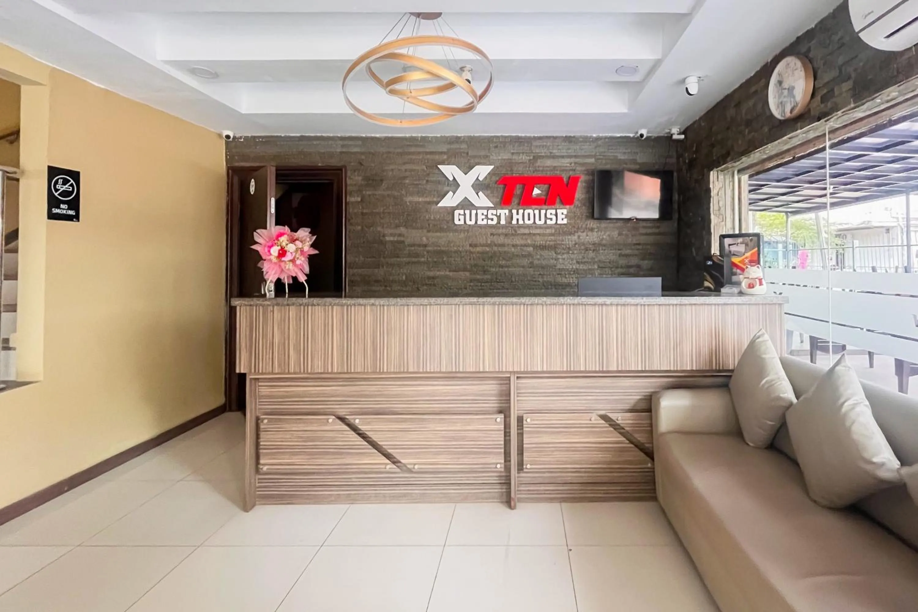 Lobby or reception in Urbanview Hotel X Ten Harbour Bay Batam