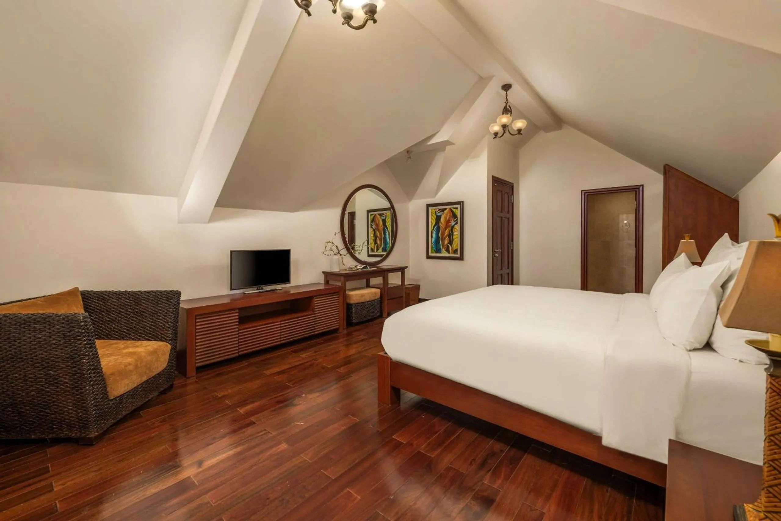 Communal lounge/ TV room in Resort Villas Da Nang By Abogo