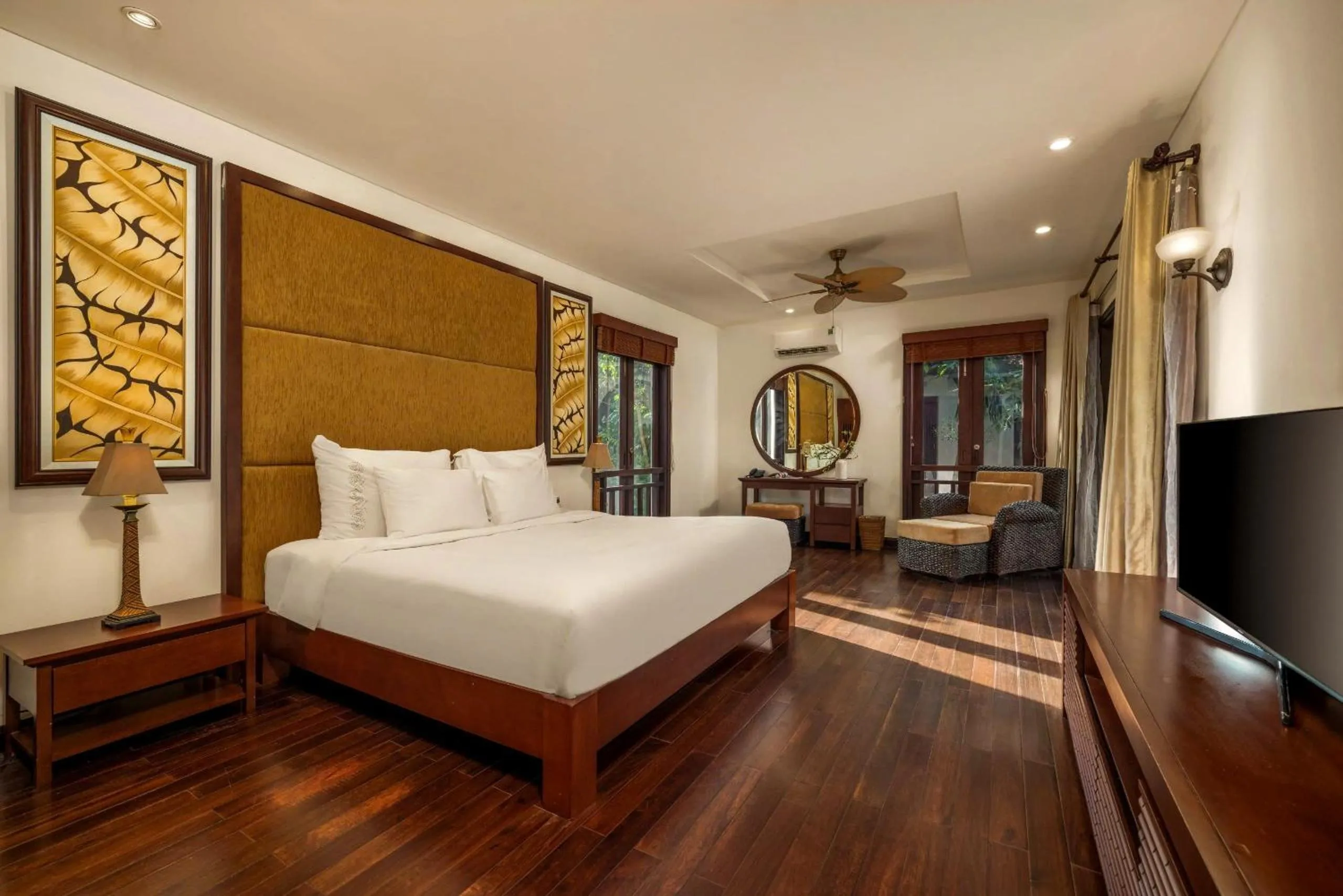 Communal lounge/ TV room in Resort Villas Da Nang By Abogo