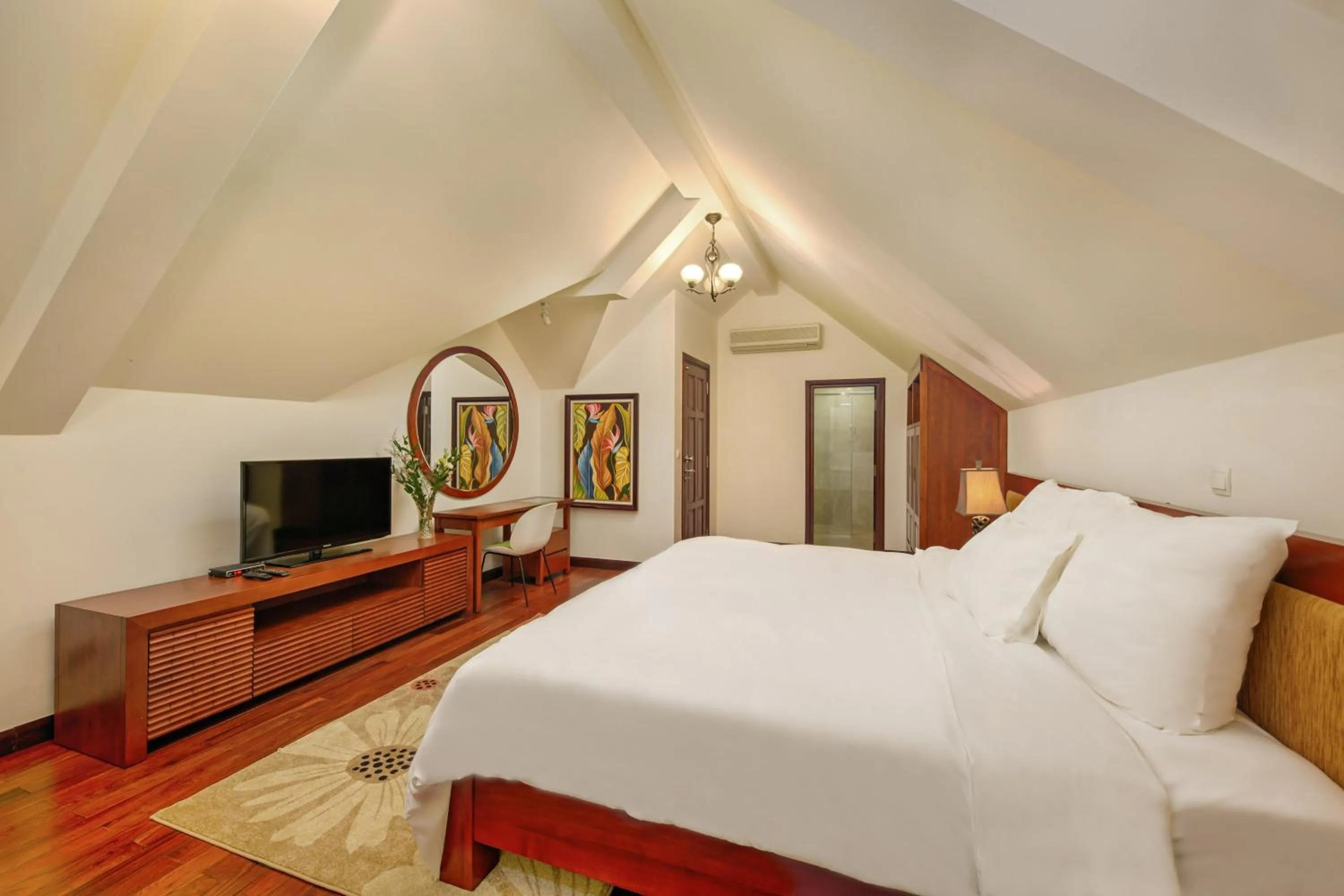 Communal lounge/ TV room in Resort Villas Da Nang By Abogo