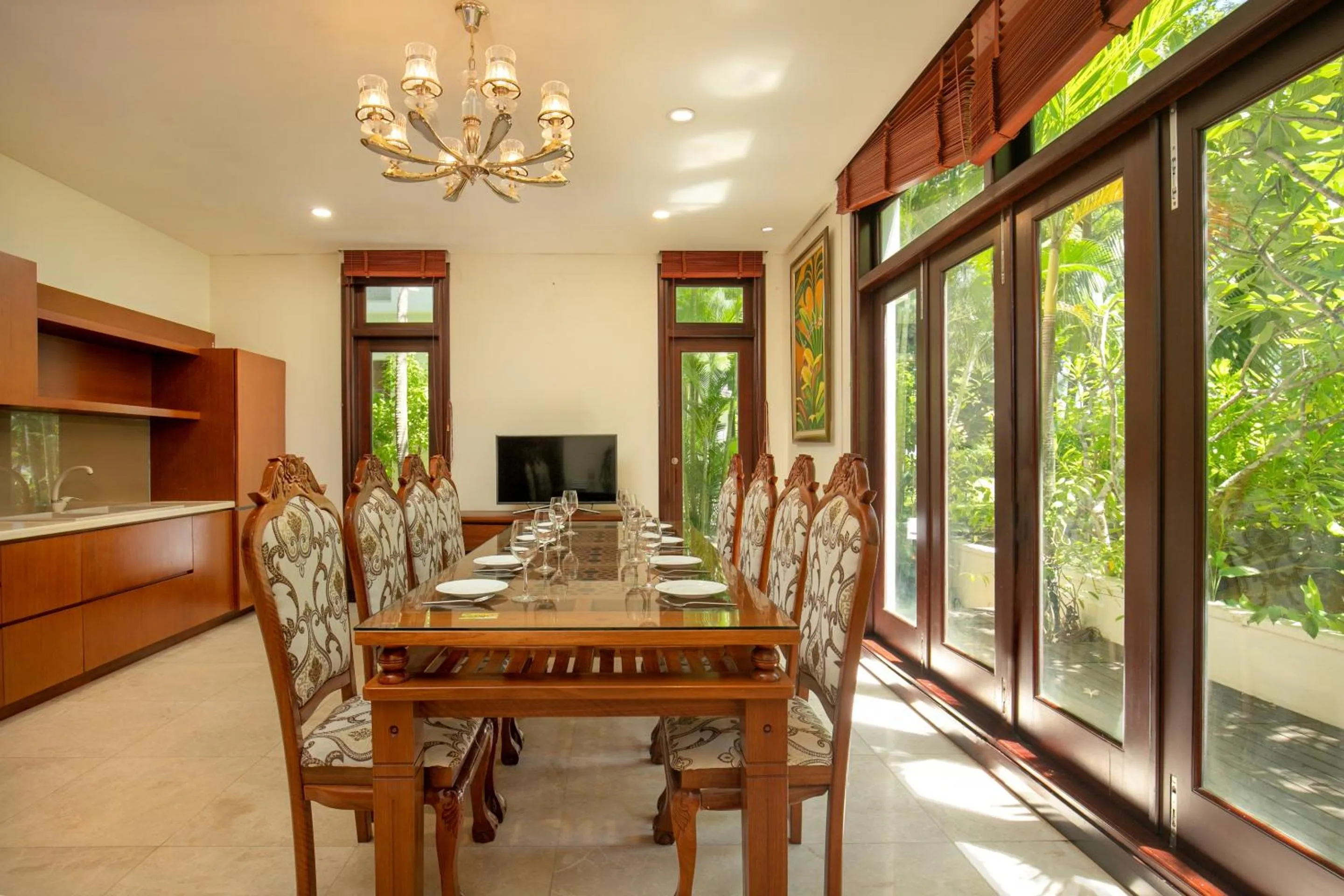 Communal lounge/ TV room in Resort Villas Da Nang By Abogo