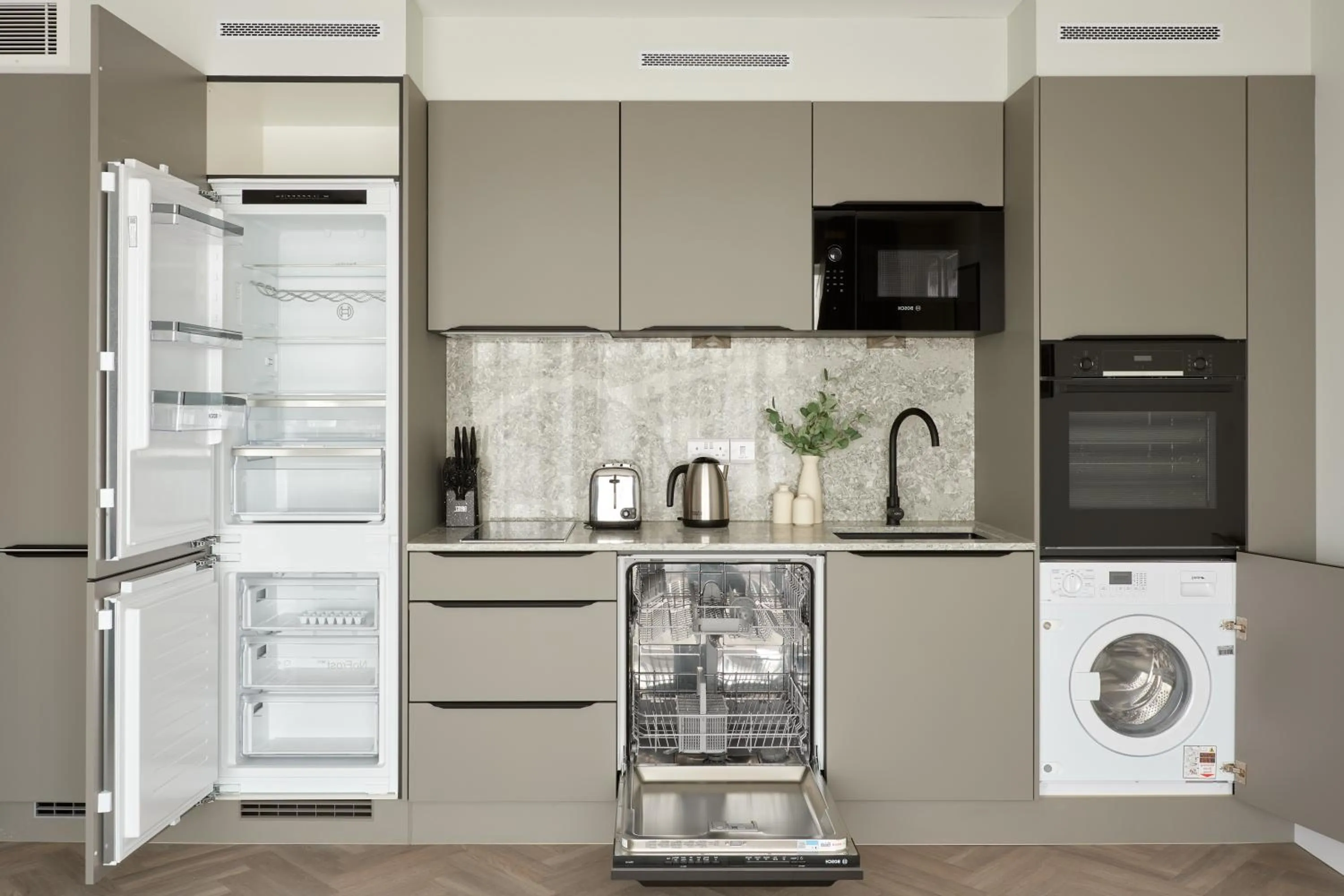 Coffee/tea facilities in London City East by Viridian Apartments