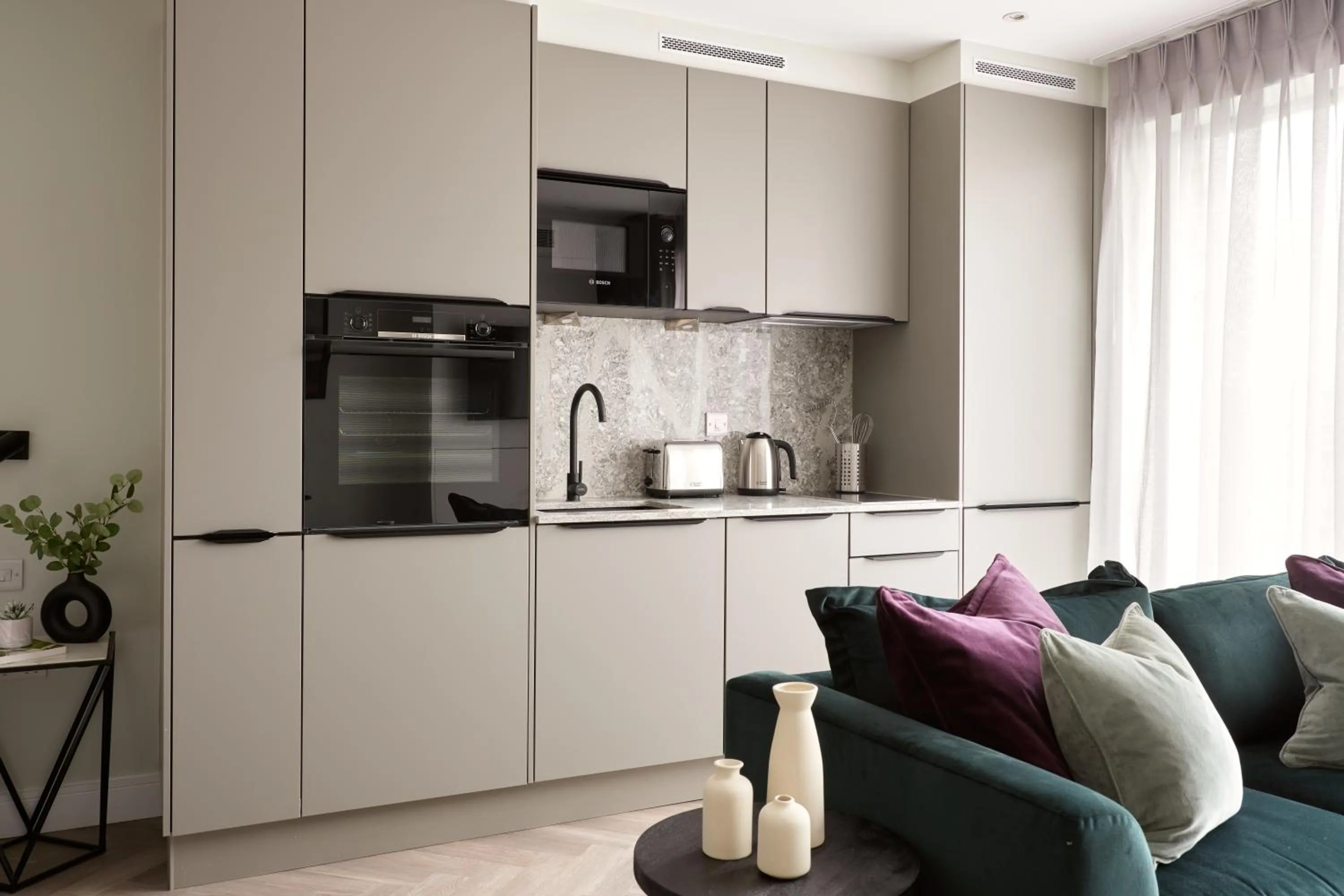 Coffee/tea facilities in London City East by Viridian Apartments