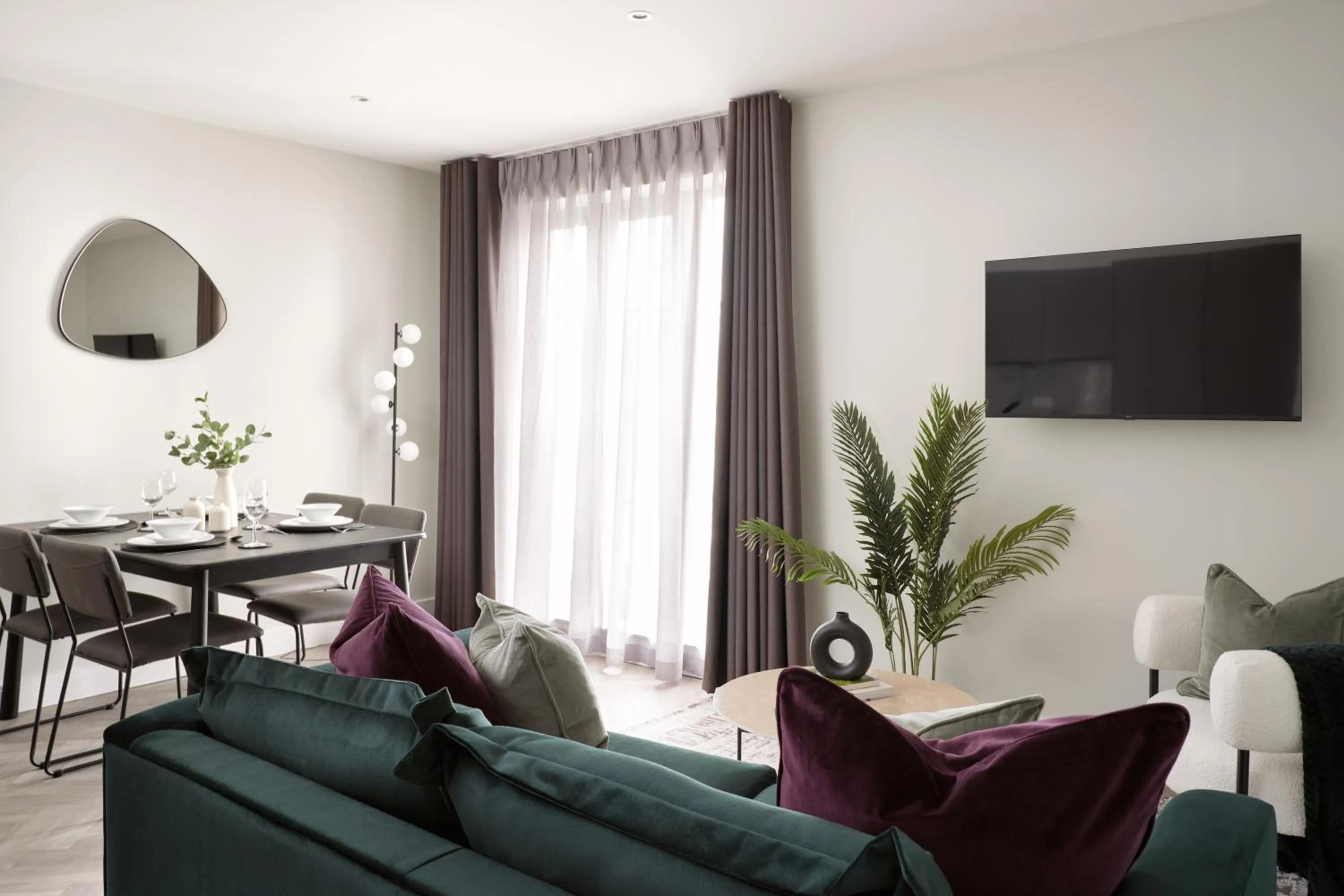 Communal lounge/ TV room in London City East by Viridian Apartments