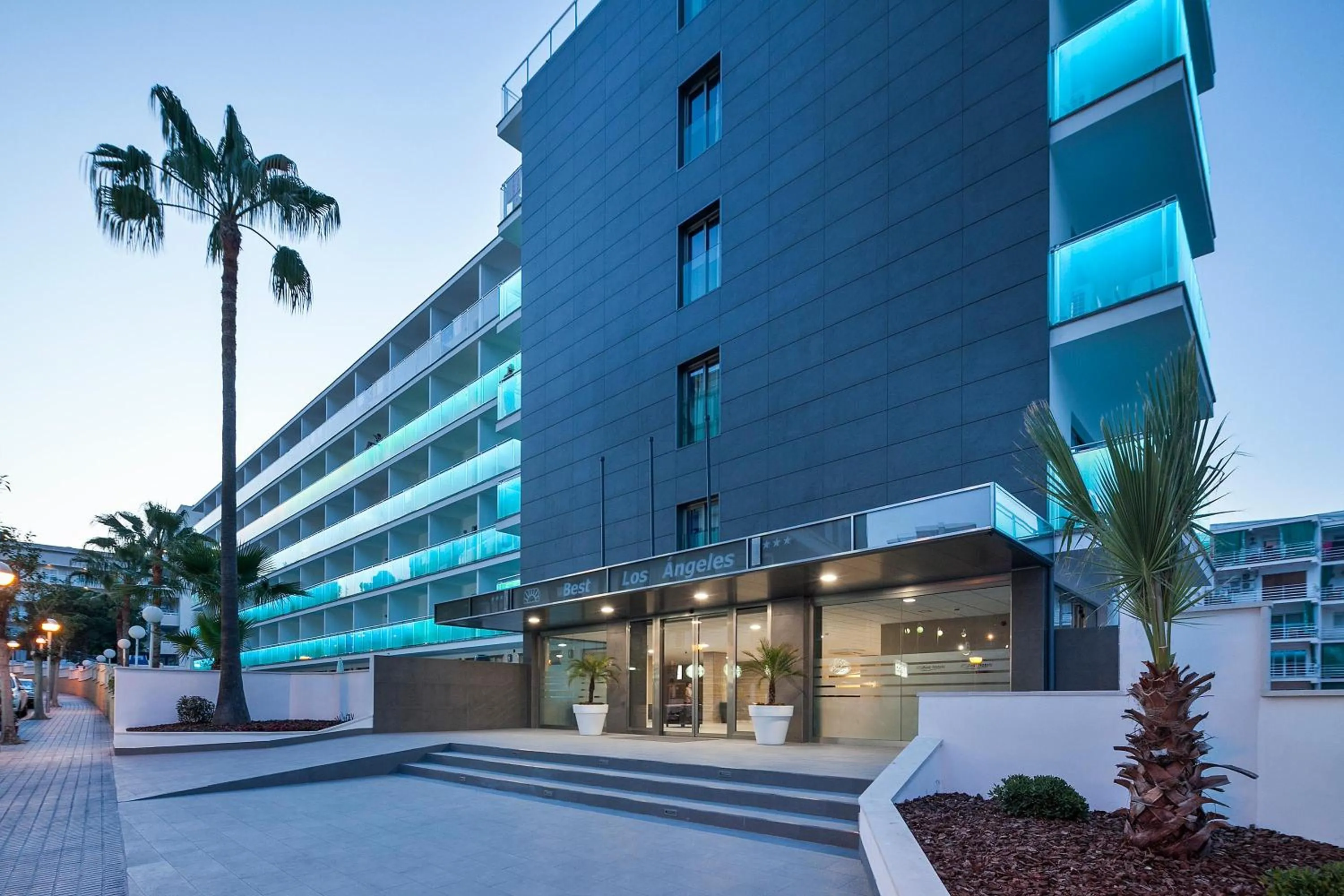 Property building in Hotel Best Los Angeles