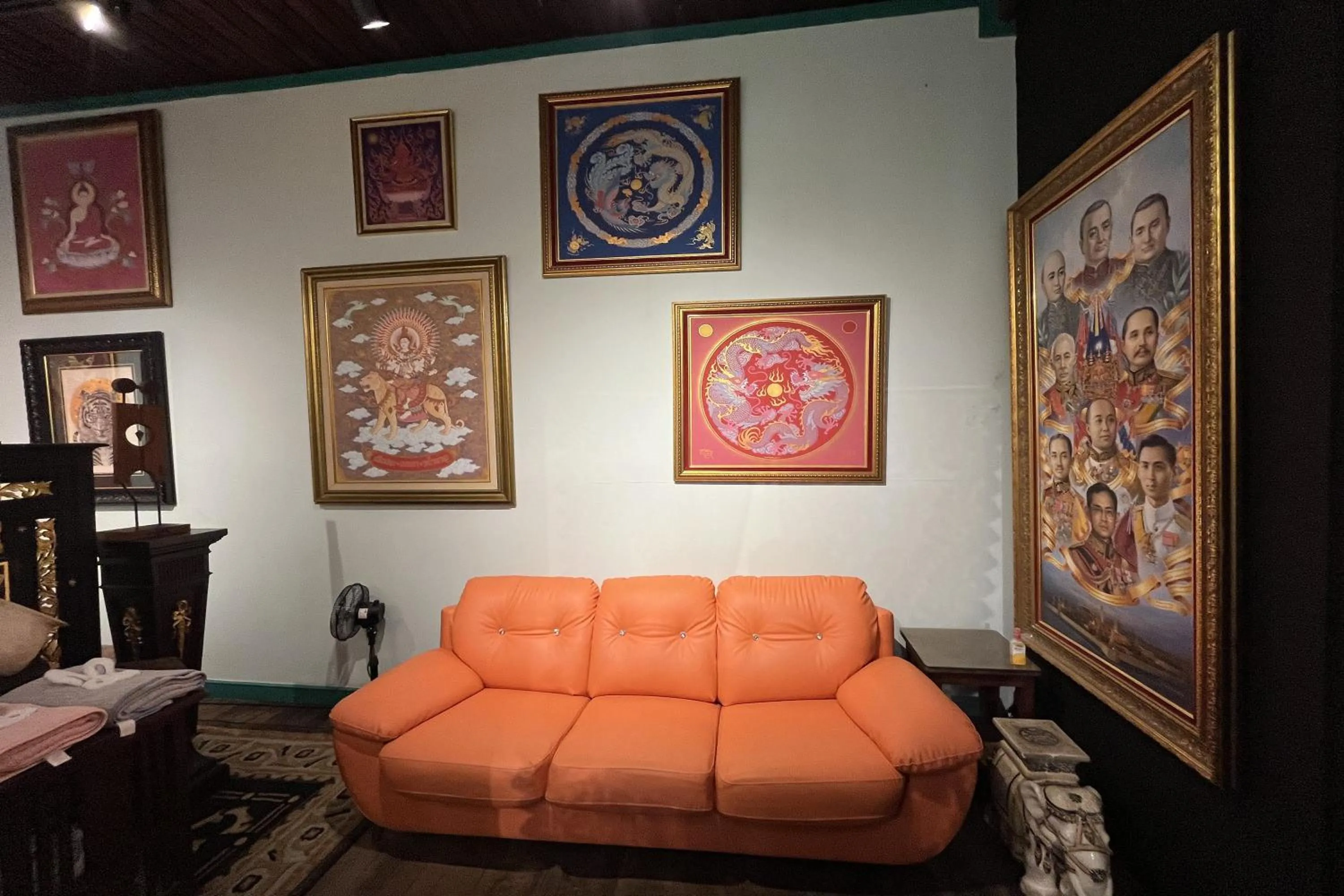 Seating area in 64 Sweet Home Dusit BKK