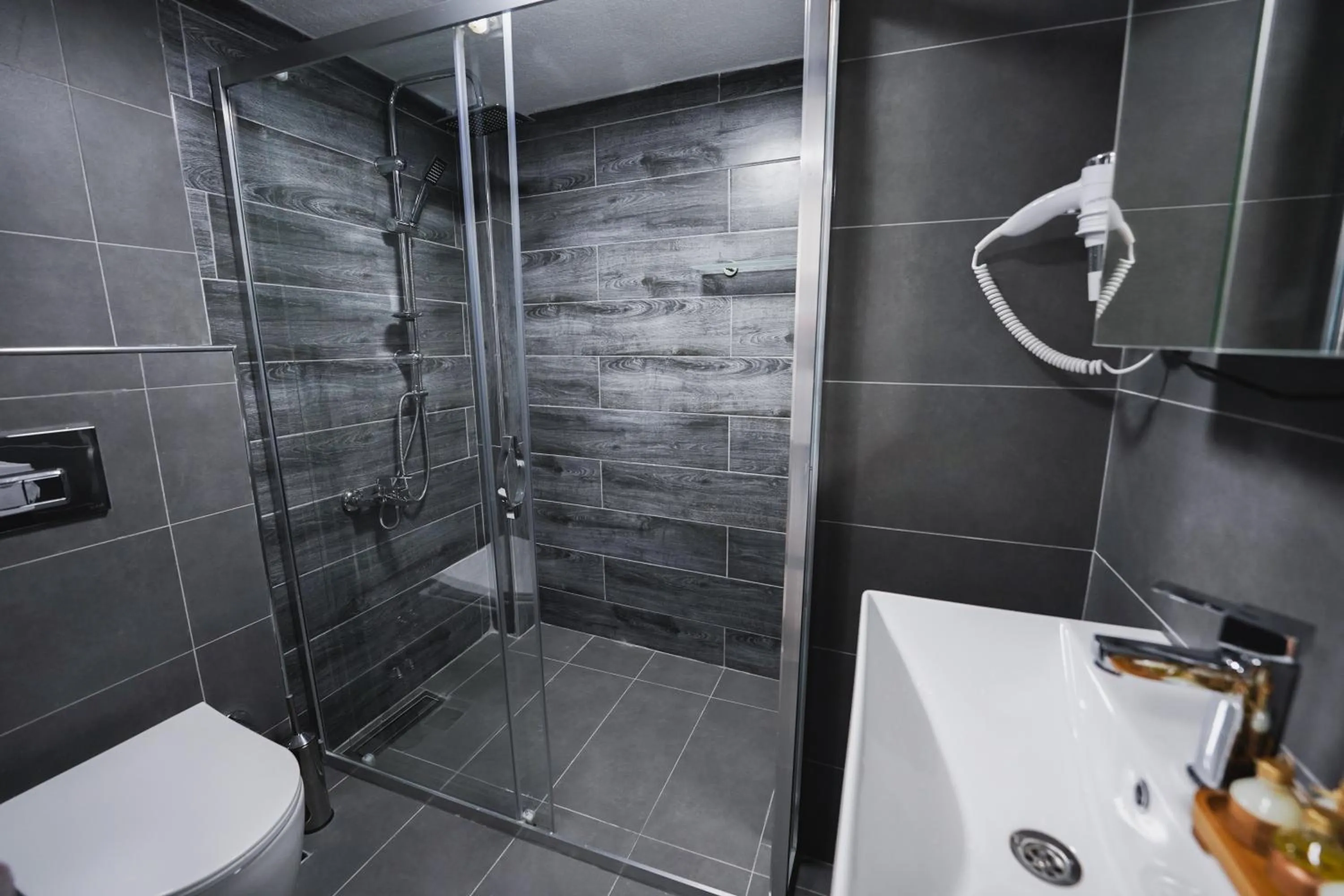 Bathroom in Grand Özer Hotel