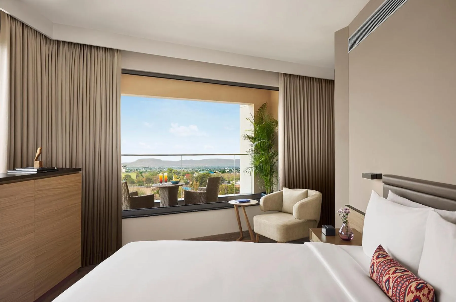 Bedroom, Bed in Hyatt Place Aurangabad Airport