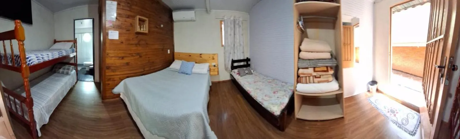 Photo of the whole room in Chalé das Neves