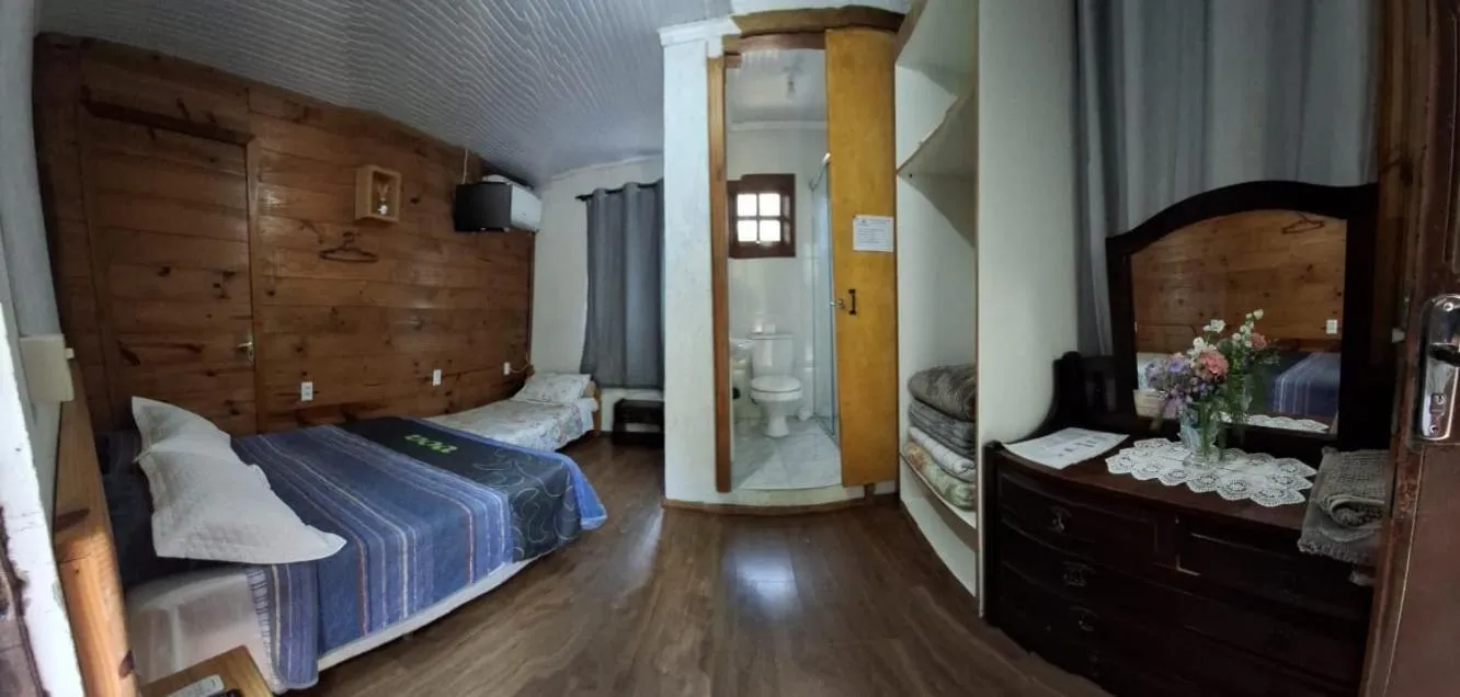 Photo of the whole room in Chalé das Neves
