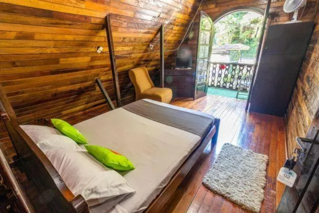 Photo of the whole room in Chalé das Neves