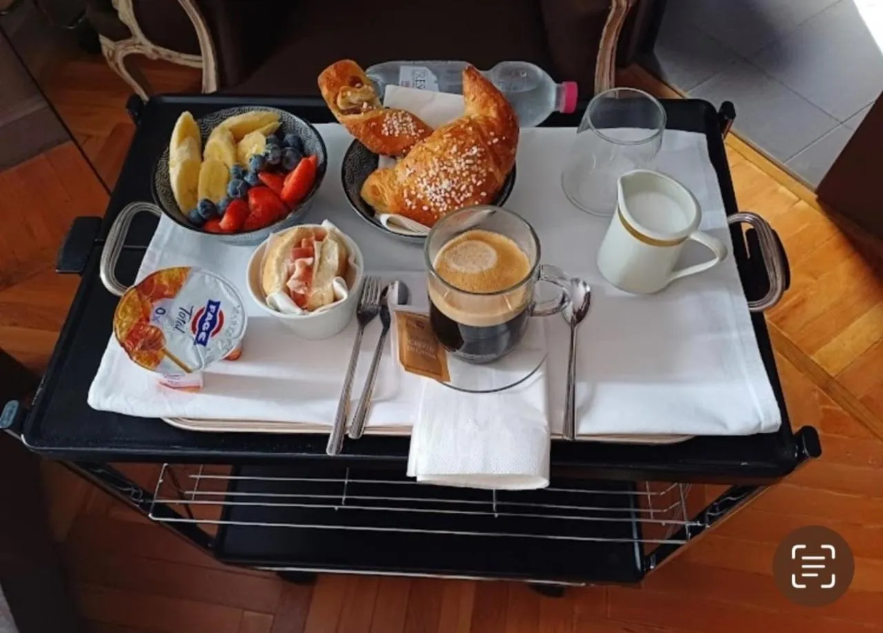 Food and drinks in Pattini Guest House