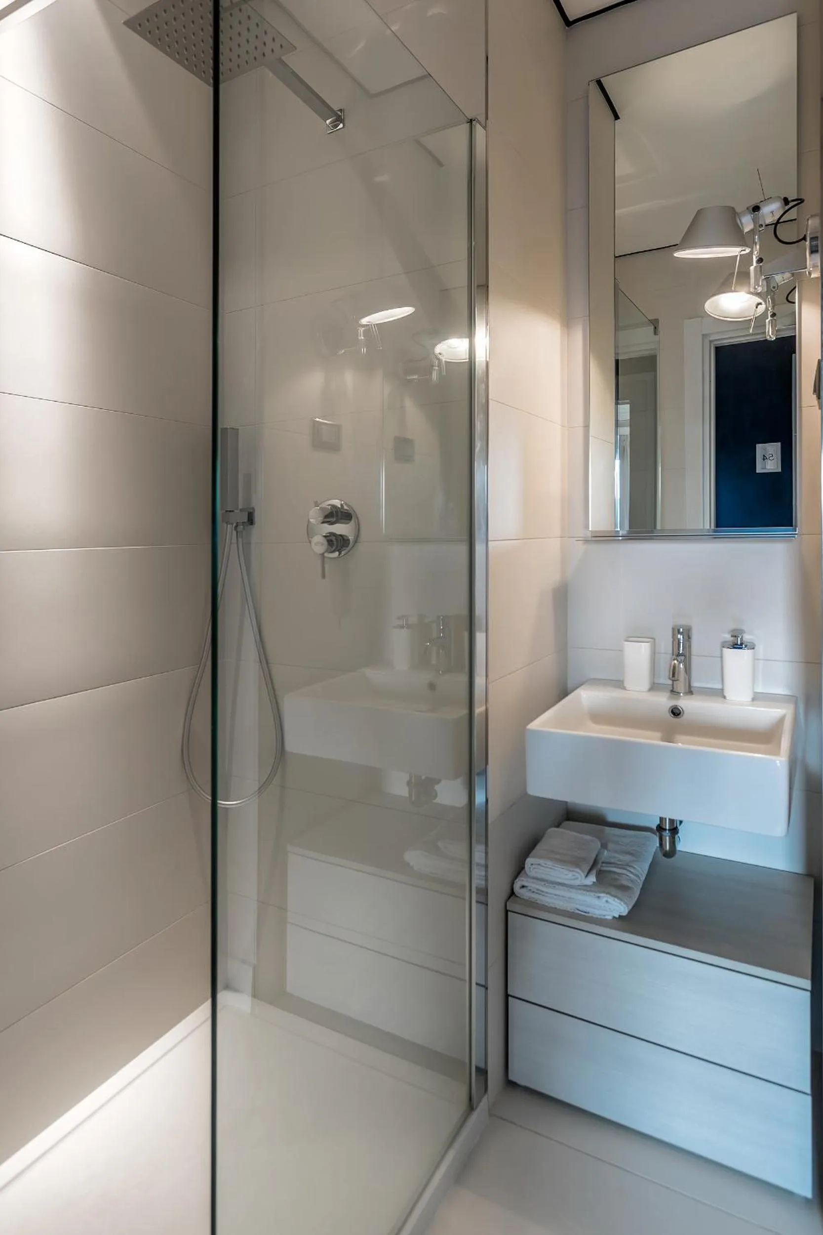 Bathroom in Pattini Guest House