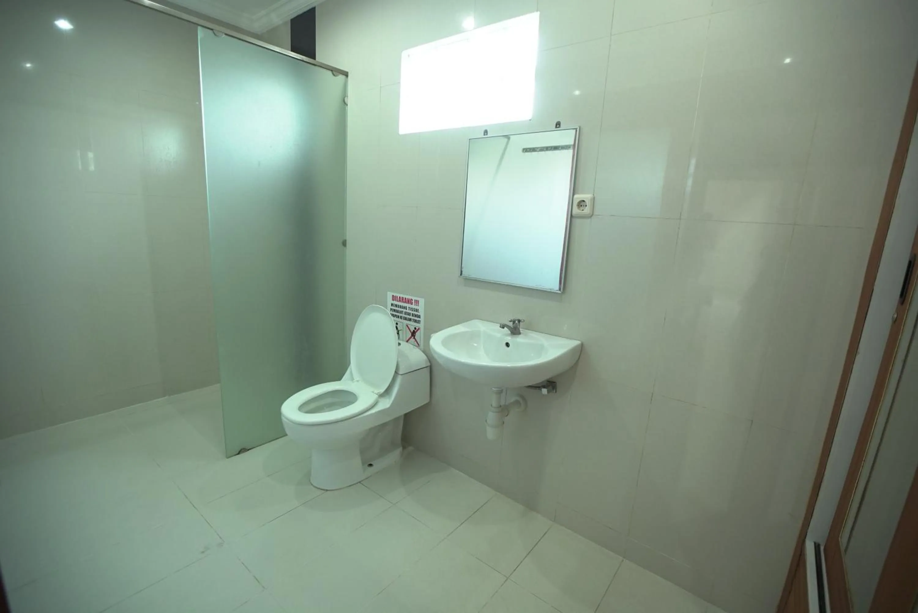 Bathroom in Rena Segara House Kuta