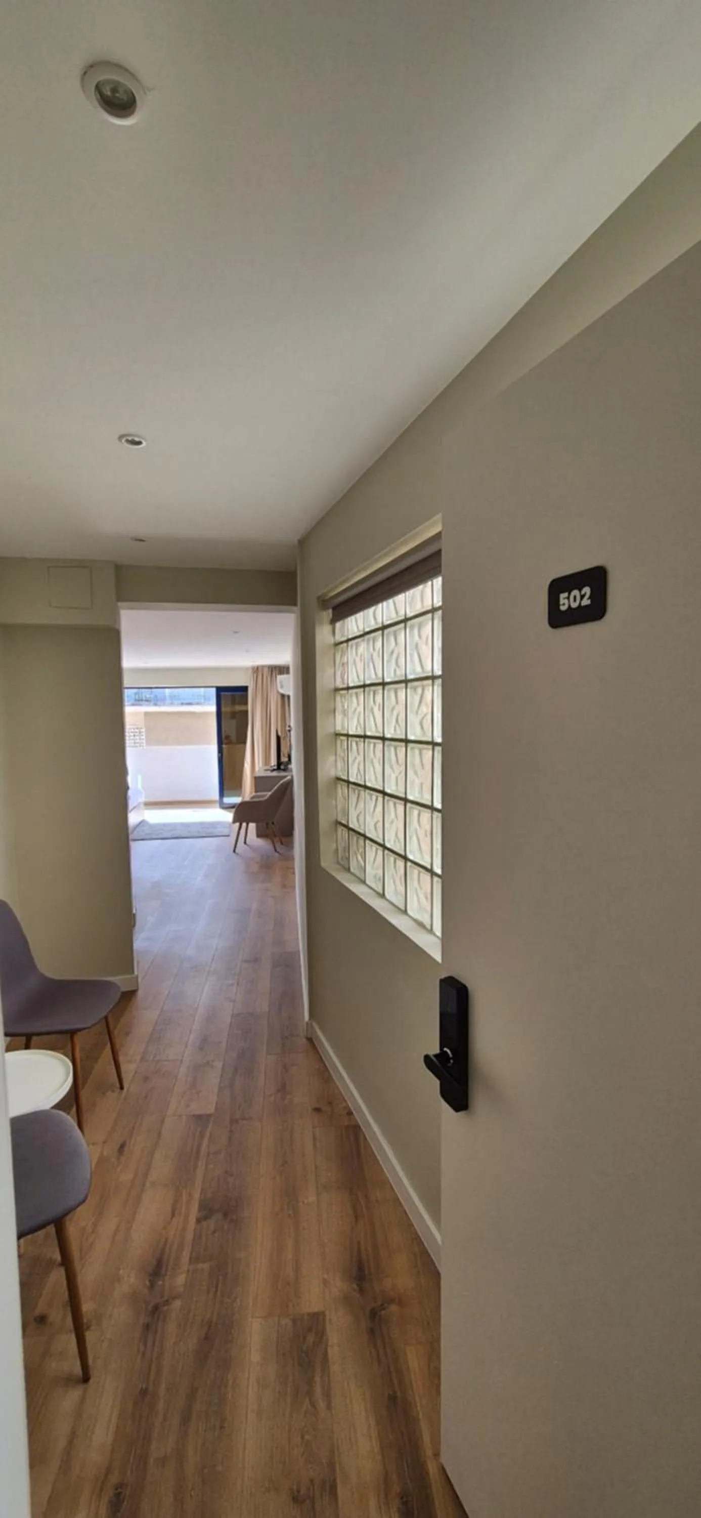 Photo of the whole room in Figleaf Kypseli