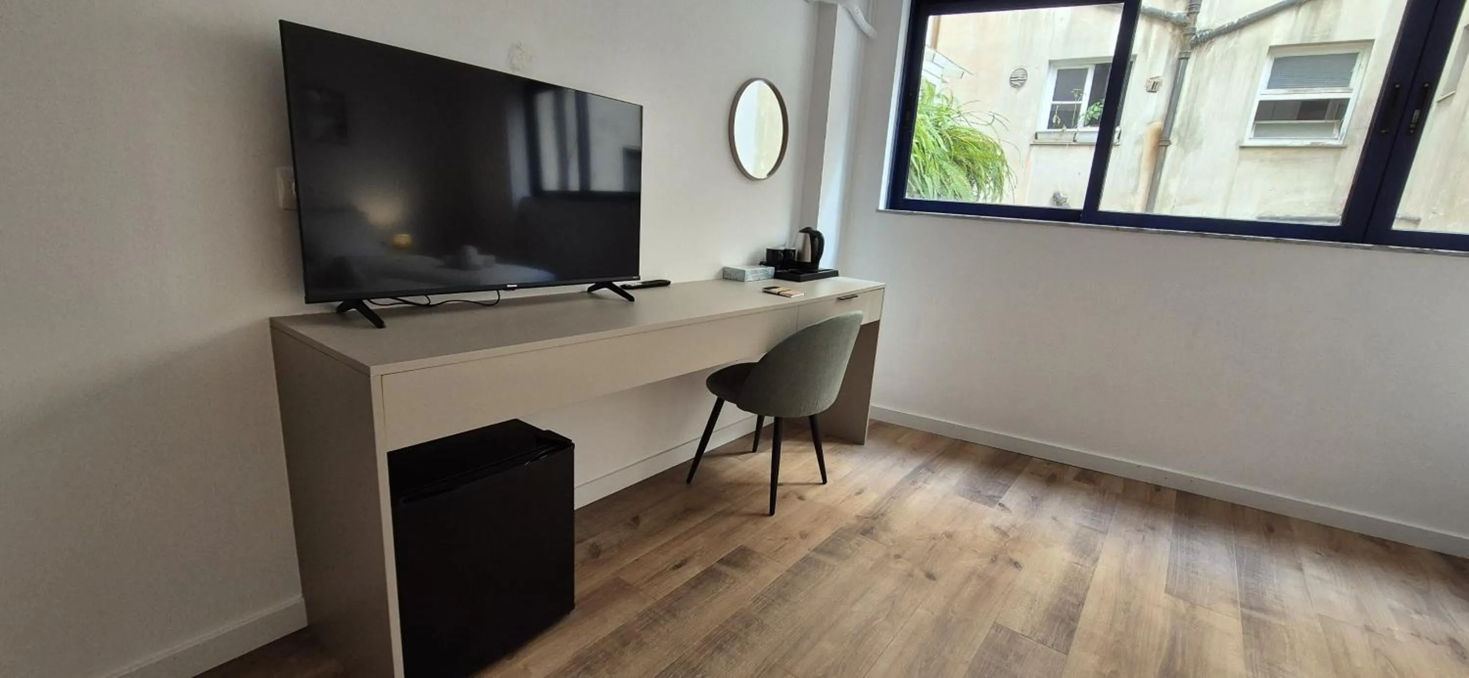 TV and multimedia in Figleaf Kypseli