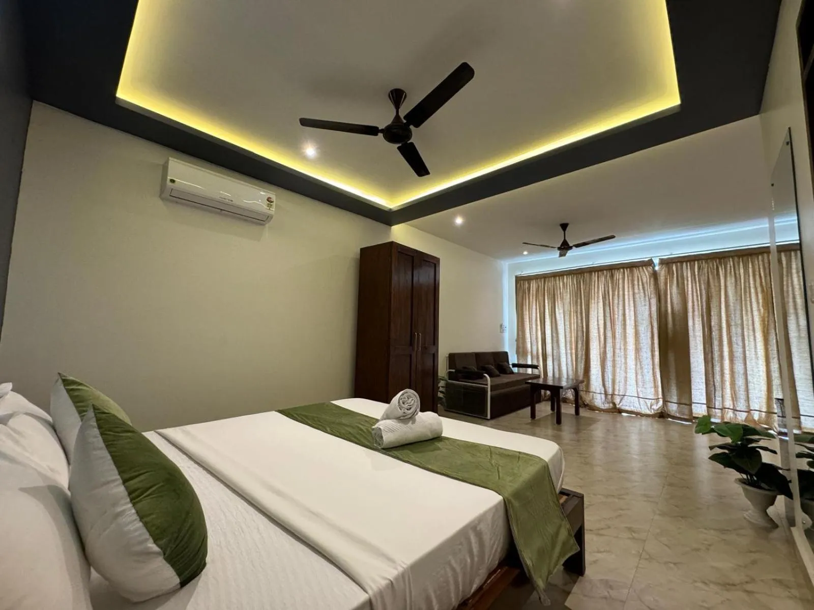 Bedroom, Bed in Peace Garden Beach Resort