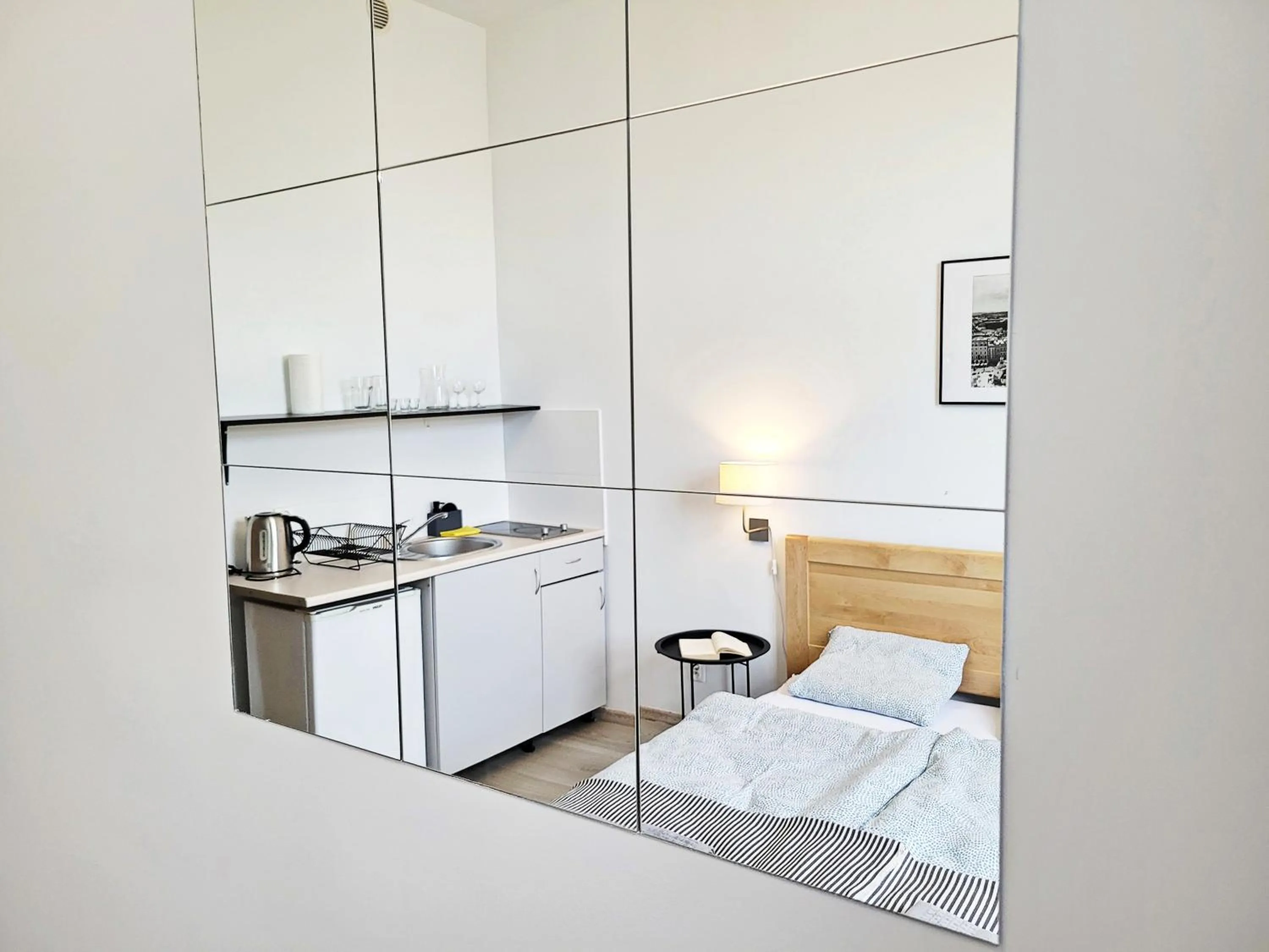 Photo of the whole room, Bed in DReAM Main Station