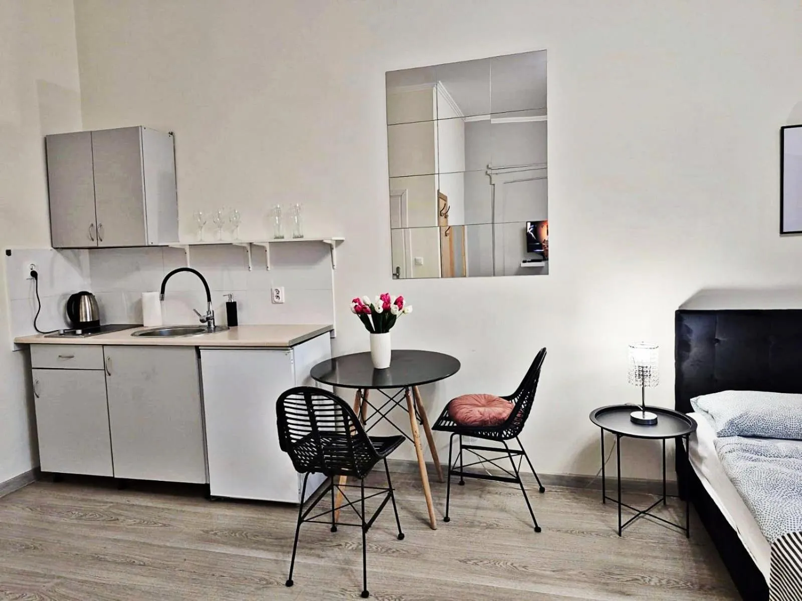 Kitchen or kitchenette, Bed in DReAM Main Station