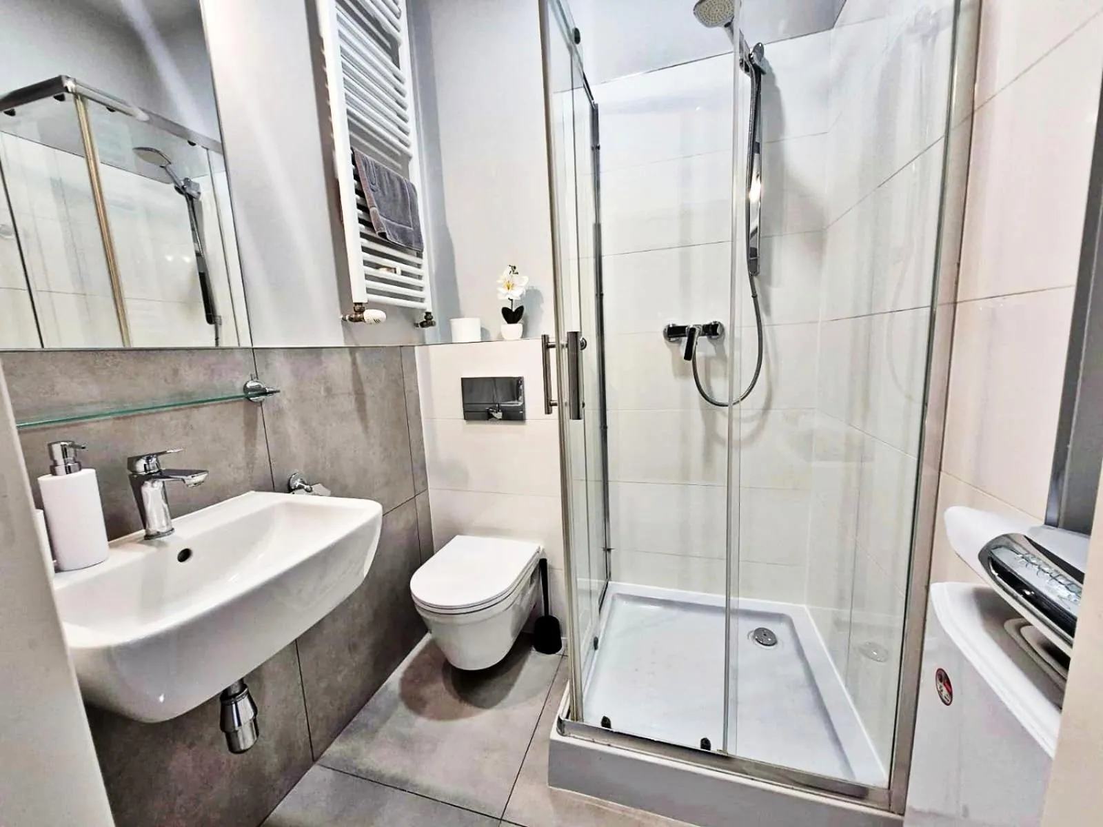 Shower in DReAM Main Station