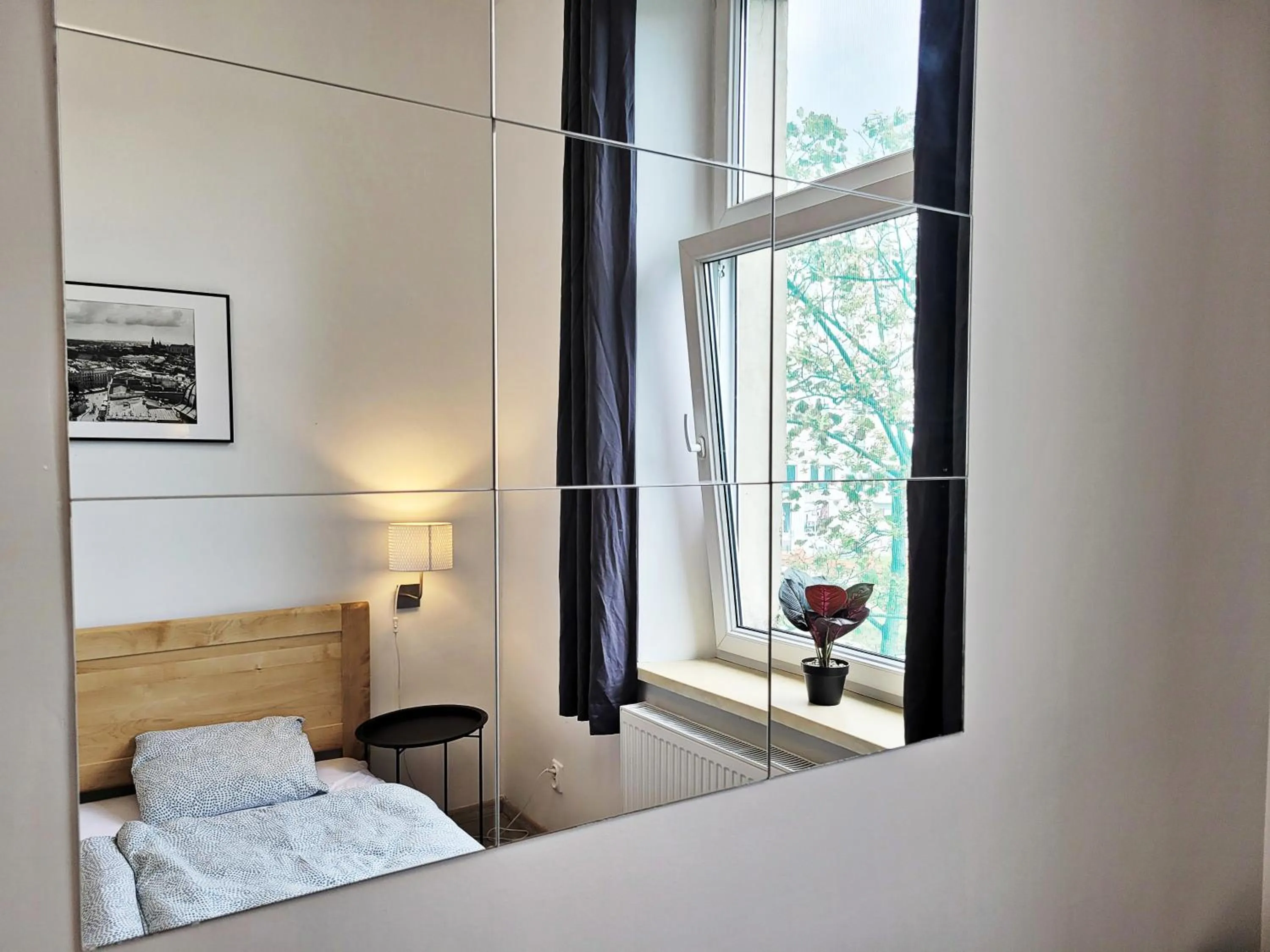 Photo of the whole room, Bed in DReAM Main Station