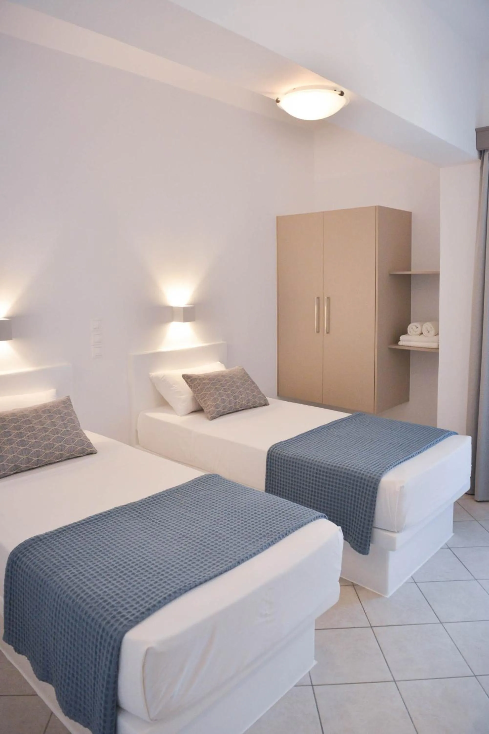 Bed in Paradise Studios