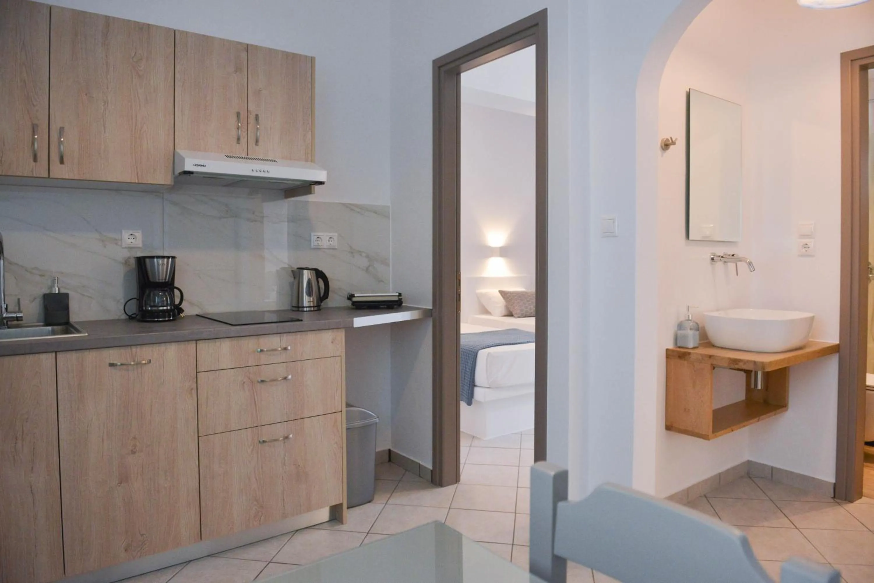 Bed in Paradise Studios