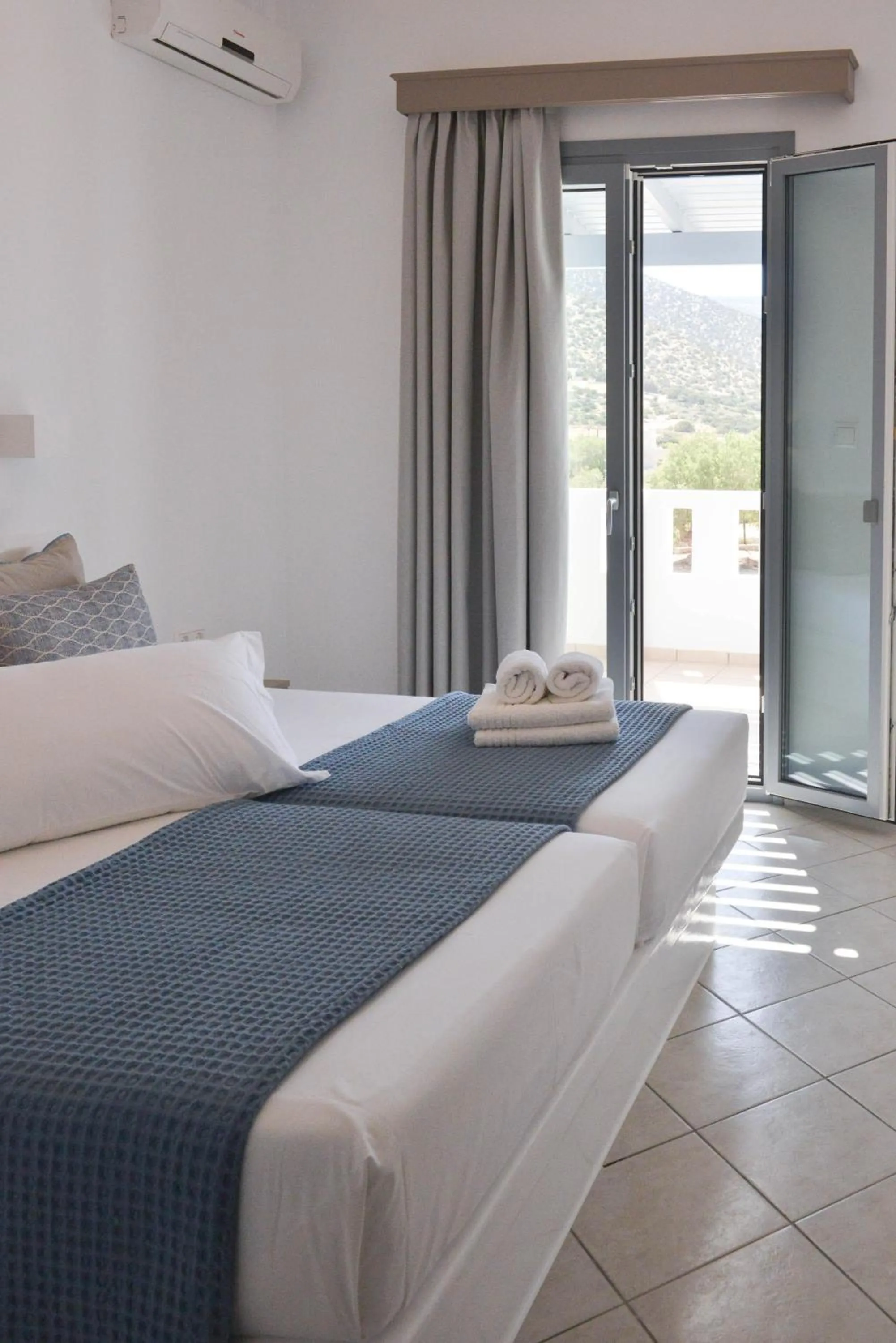 Bed in Paradise Studios