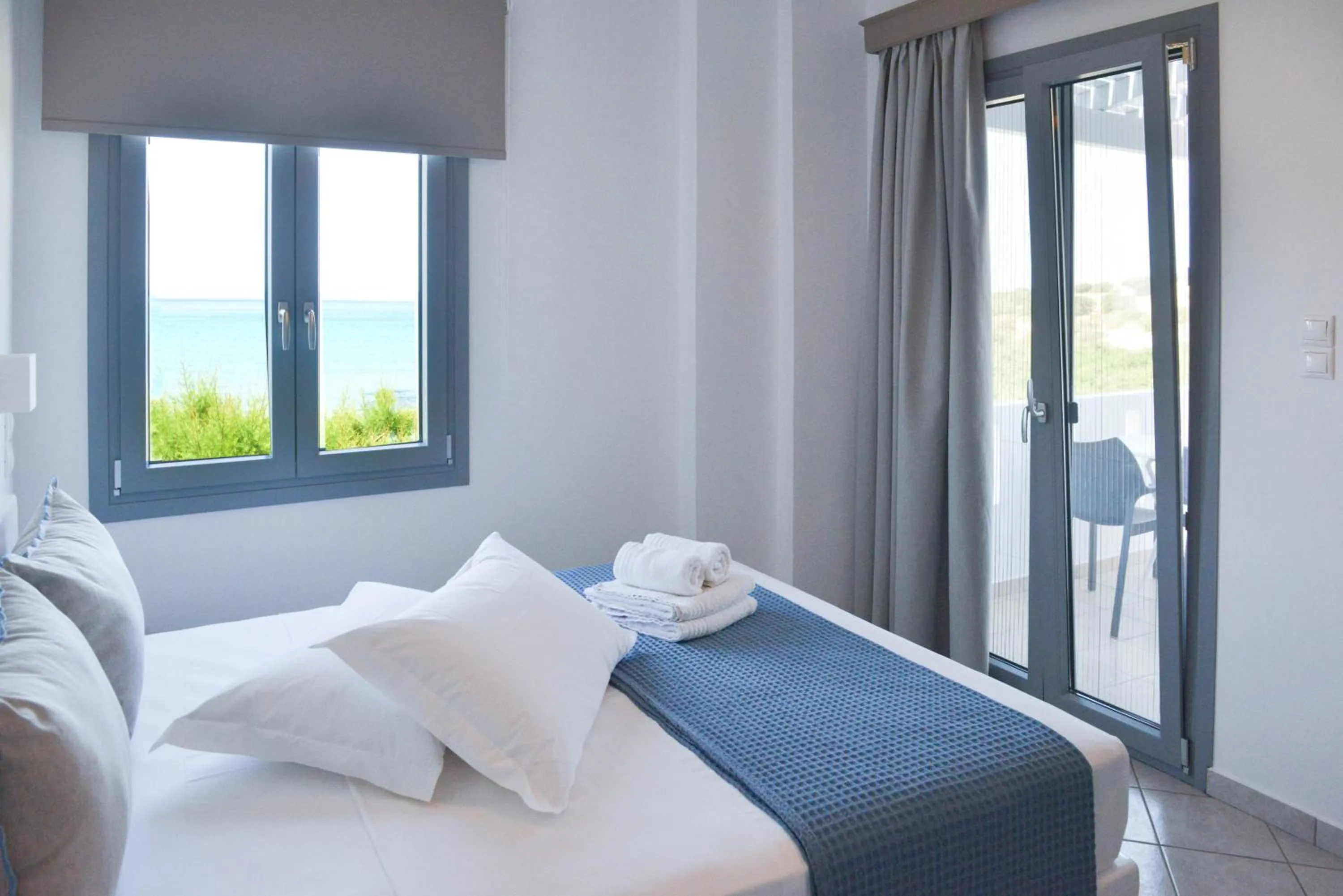 Bed in Paradise Studios