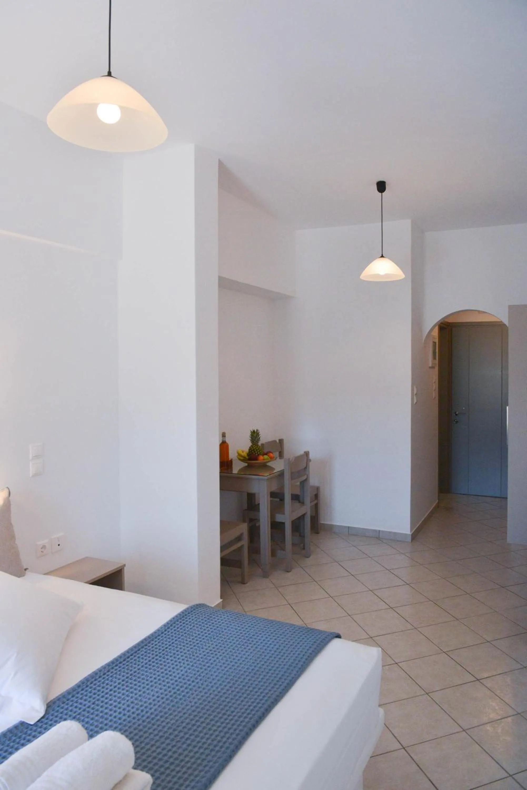 Bed in Paradise Studios