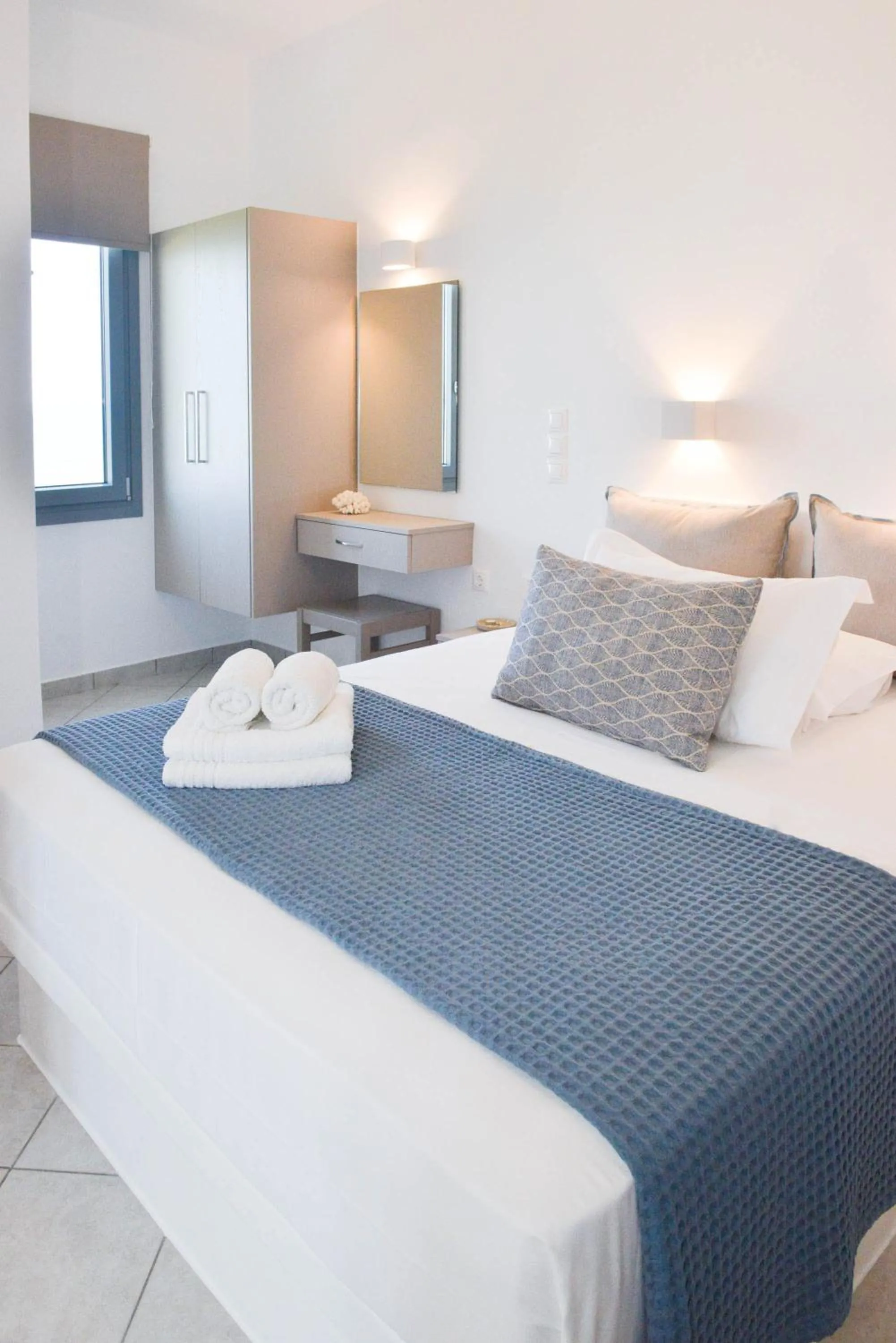 Bed in Paradise Studios