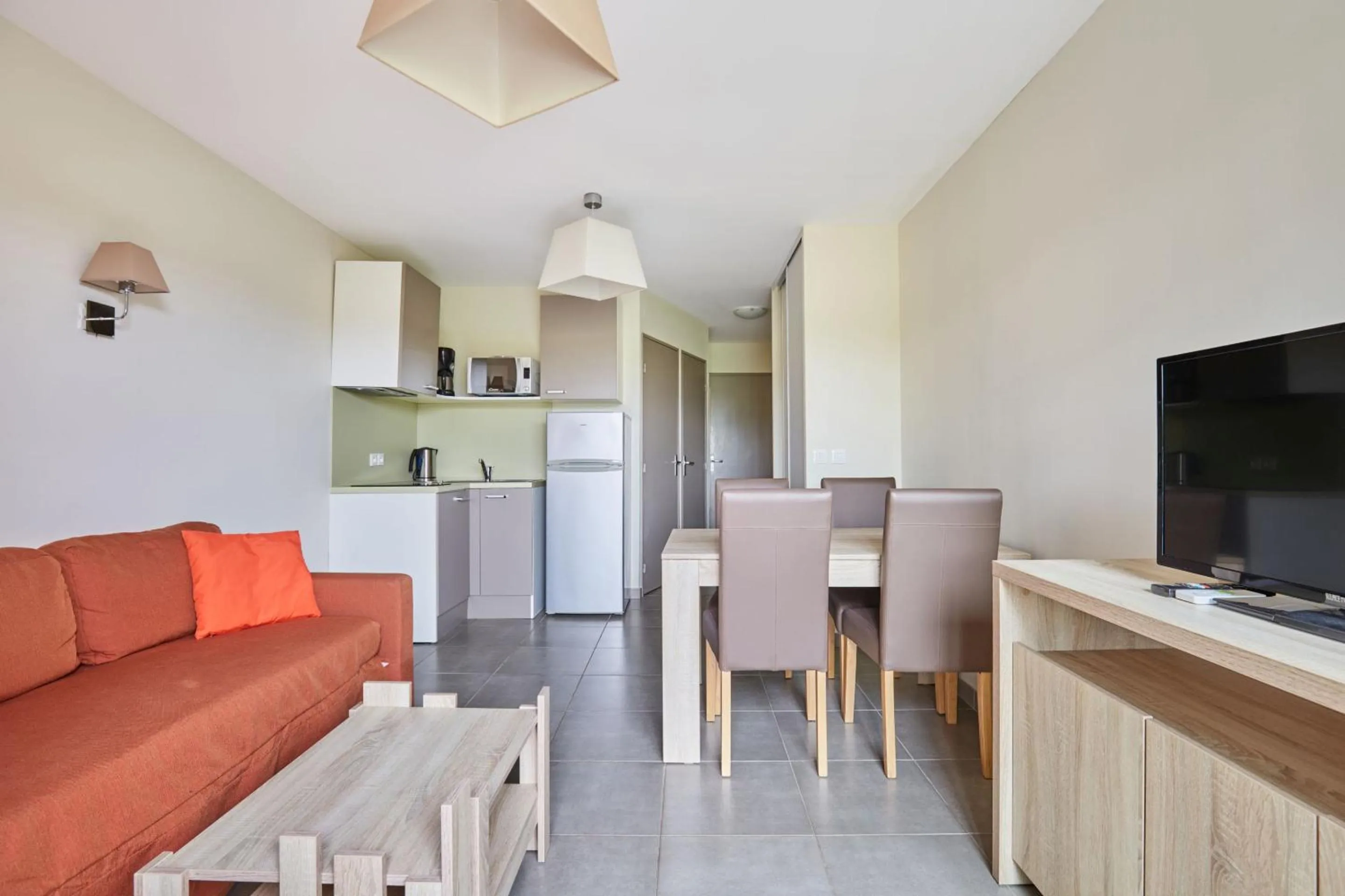 Dining area in Résidence Odalys Côté Canal