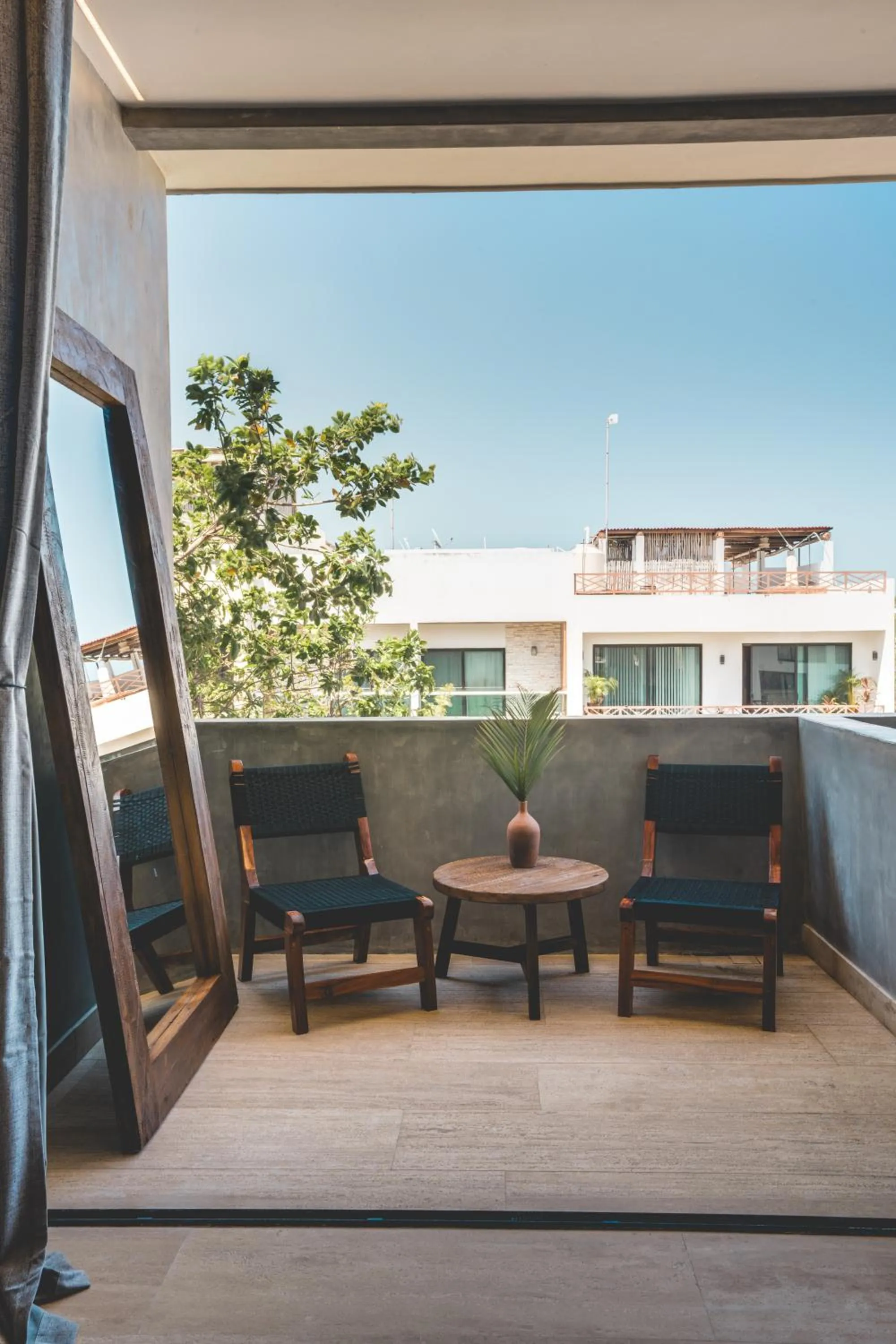 Balcony/Terrace in Urbano by Sundara