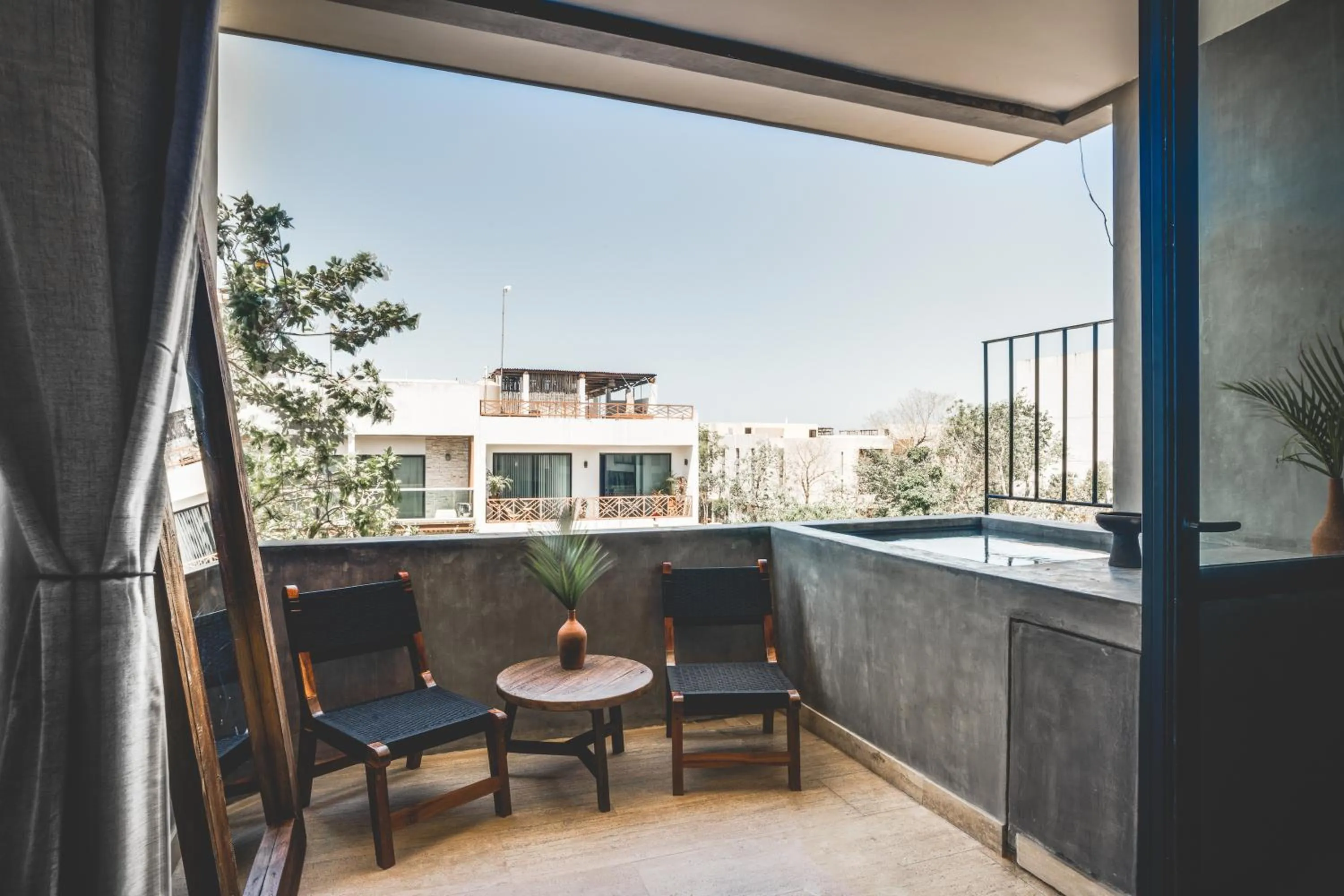 Balcony/Terrace in Urbano by Sundara