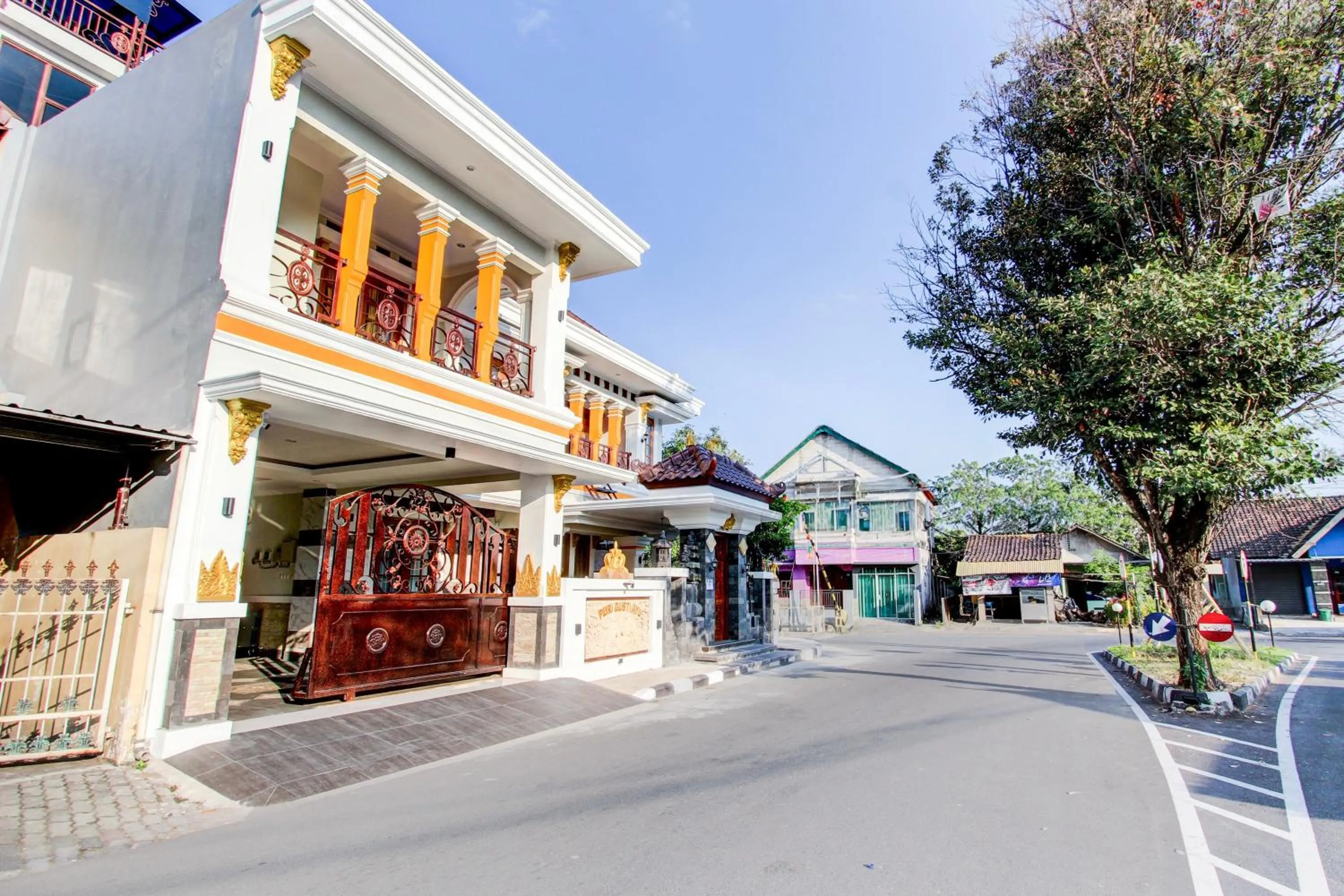 Facade/entrance in Collection O 94154 Puri Gusti Ayu