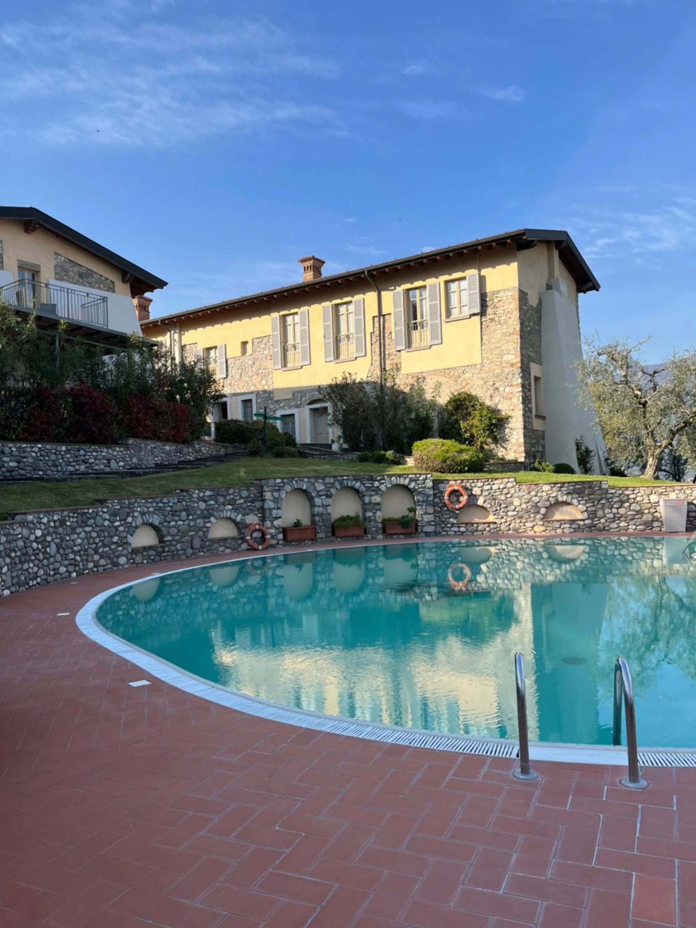 Swimming pool in Romantik Hotel Relais Mirabella Iseo