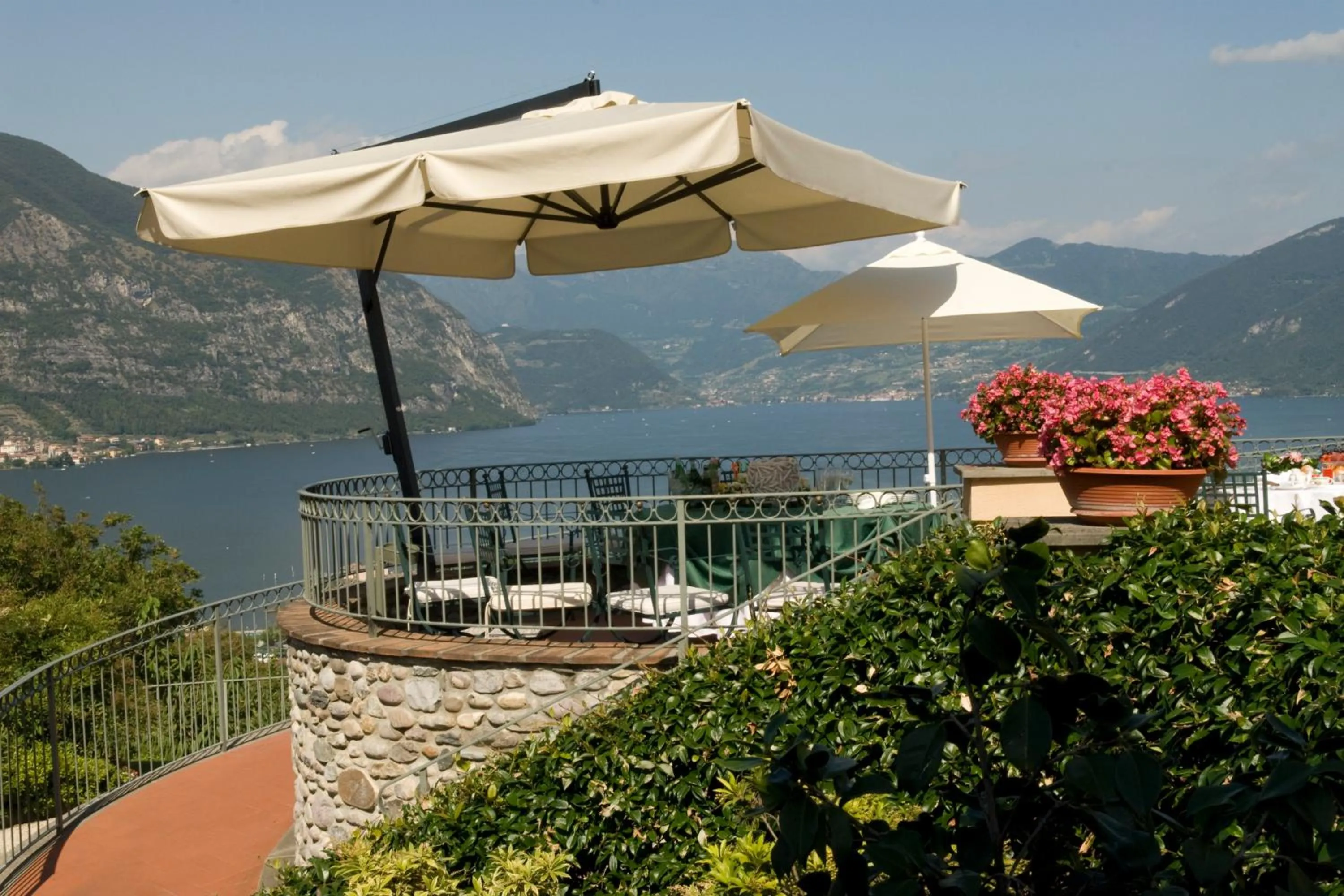 Balcony/Terrace in Romantik Hotel Relais Mirabella Iseo