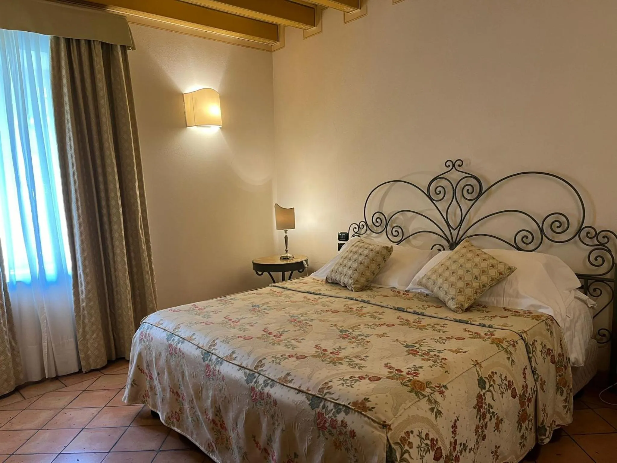 Photo of the whole room, Bed in Romantik Hotel Relais Mirabella Iseo