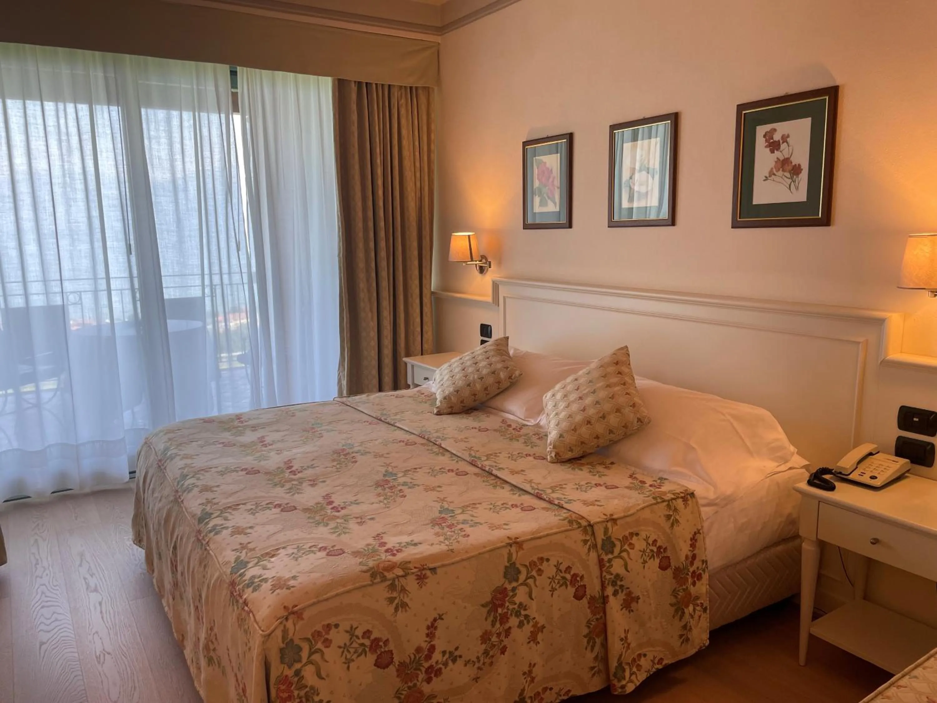 Bedroom, Bed in Romantik Hotel Relais Mirabella Iseo