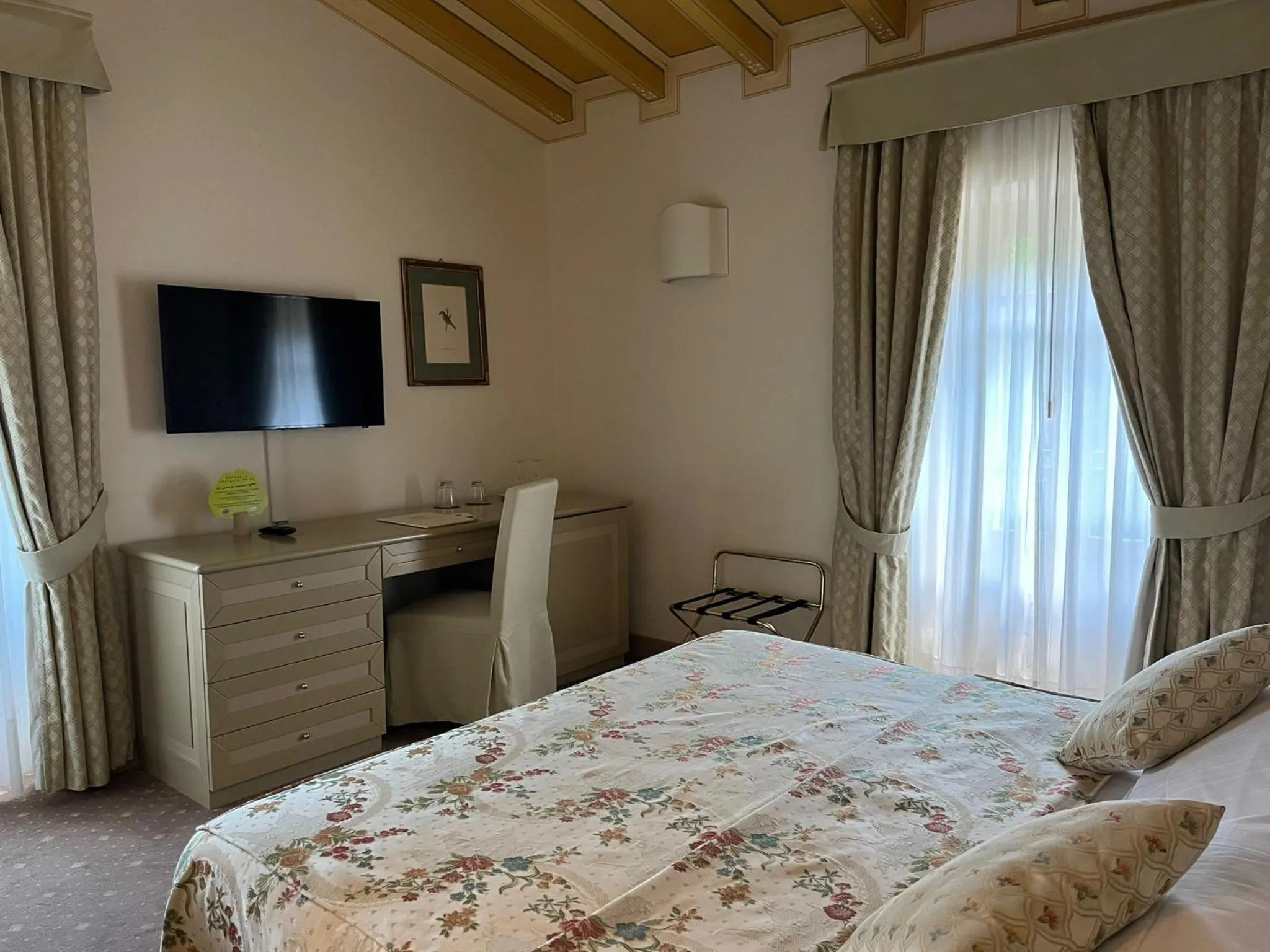 Photo of the whole room, Bed in Romantik Hotel Relais Mirabella Iseo