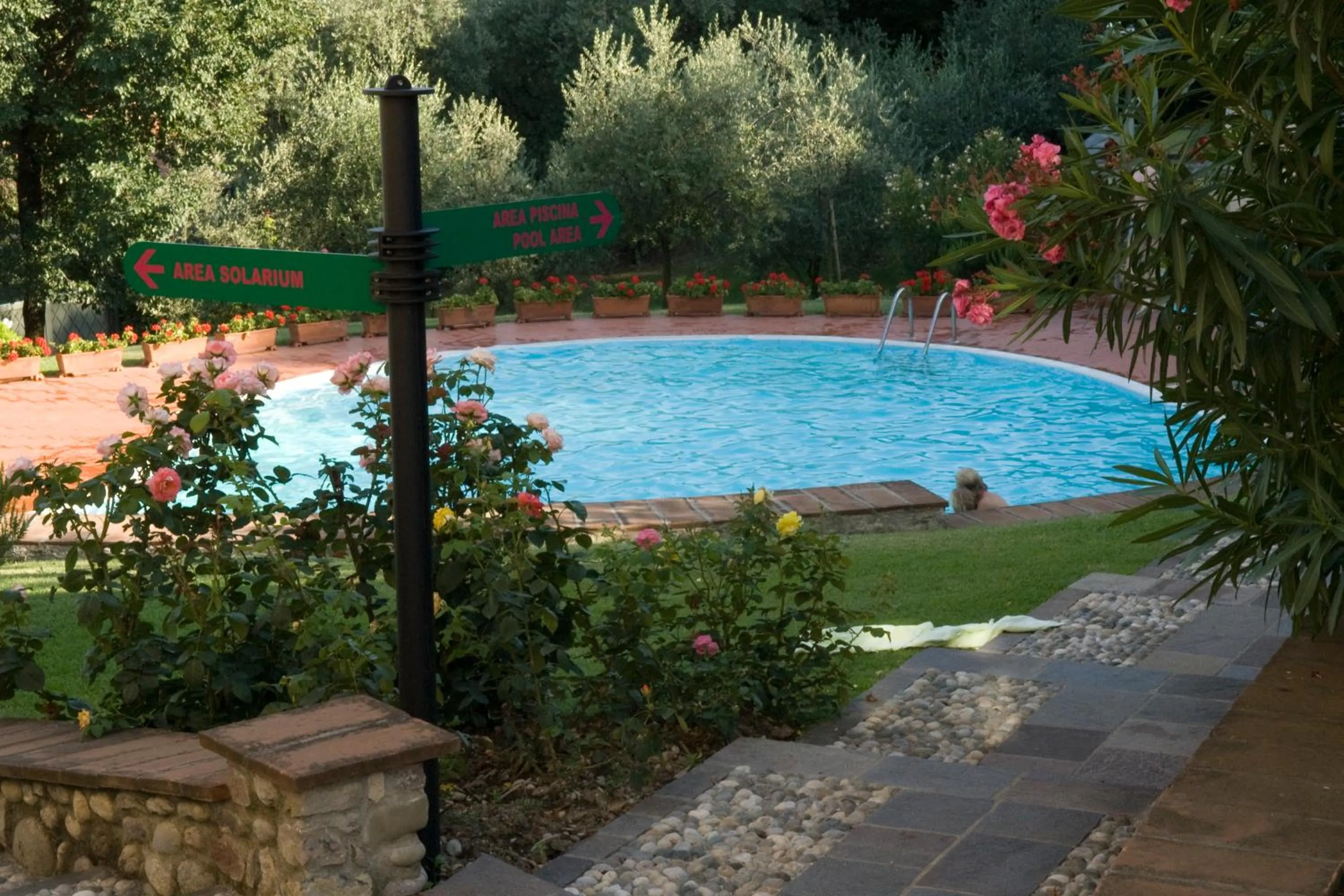 Swimming pool in Romantik Hotel Relais Mirabella Iseo
